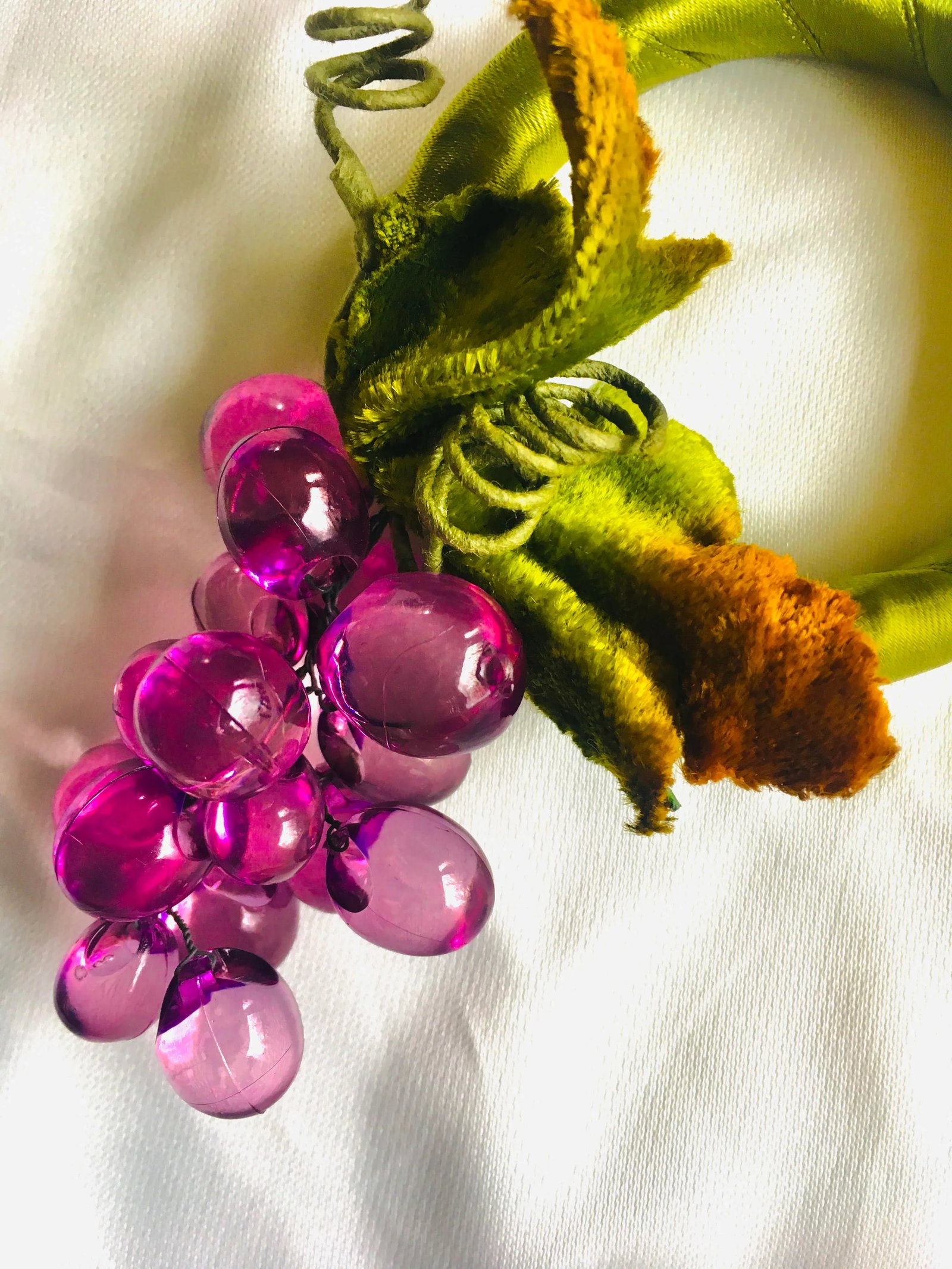 Vintage Acrylic Grape Napkin Rings - Set of 4 - 2