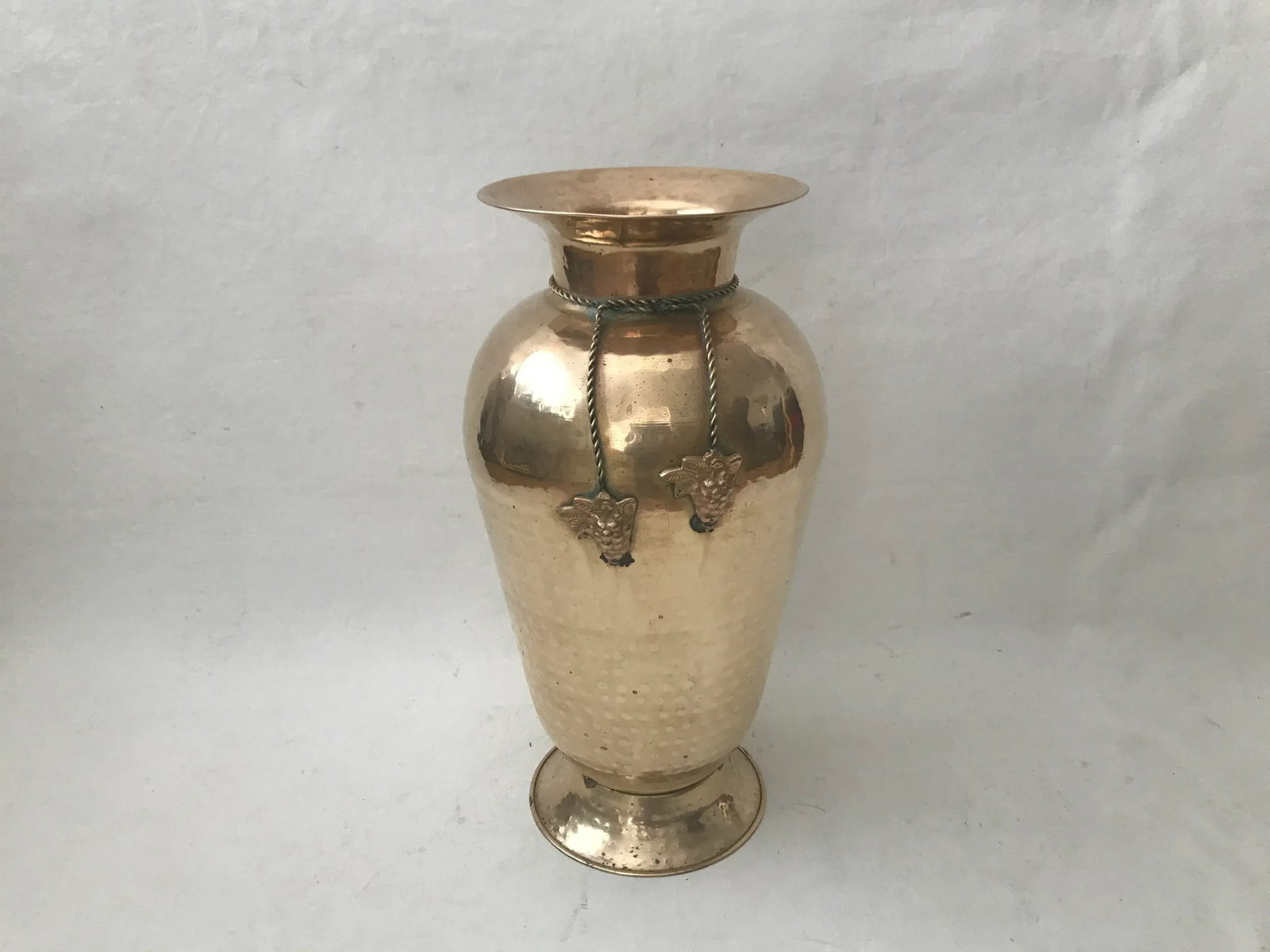 Vintage Hollywood Regency Hammered Brass Rope Grape Detail Umbrella Stand - 2