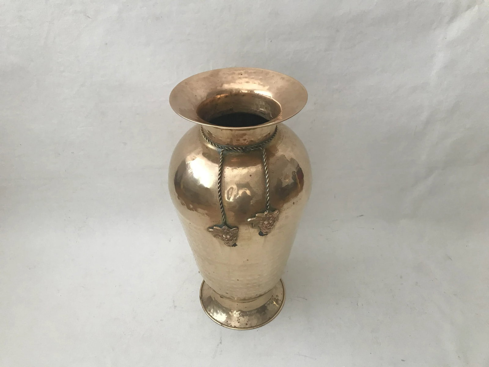 Vintage Hollywood Regency Hammered Brass Rope Grape Detail Umbrella Stand - 3