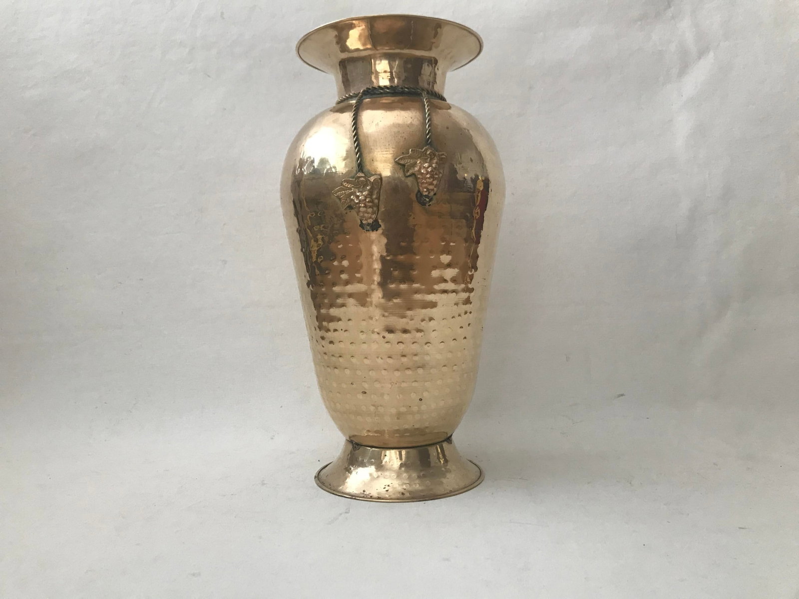Vintage Hollywood Regency Hammered Brass Rope Grape Detail Umbrella Stand - 4