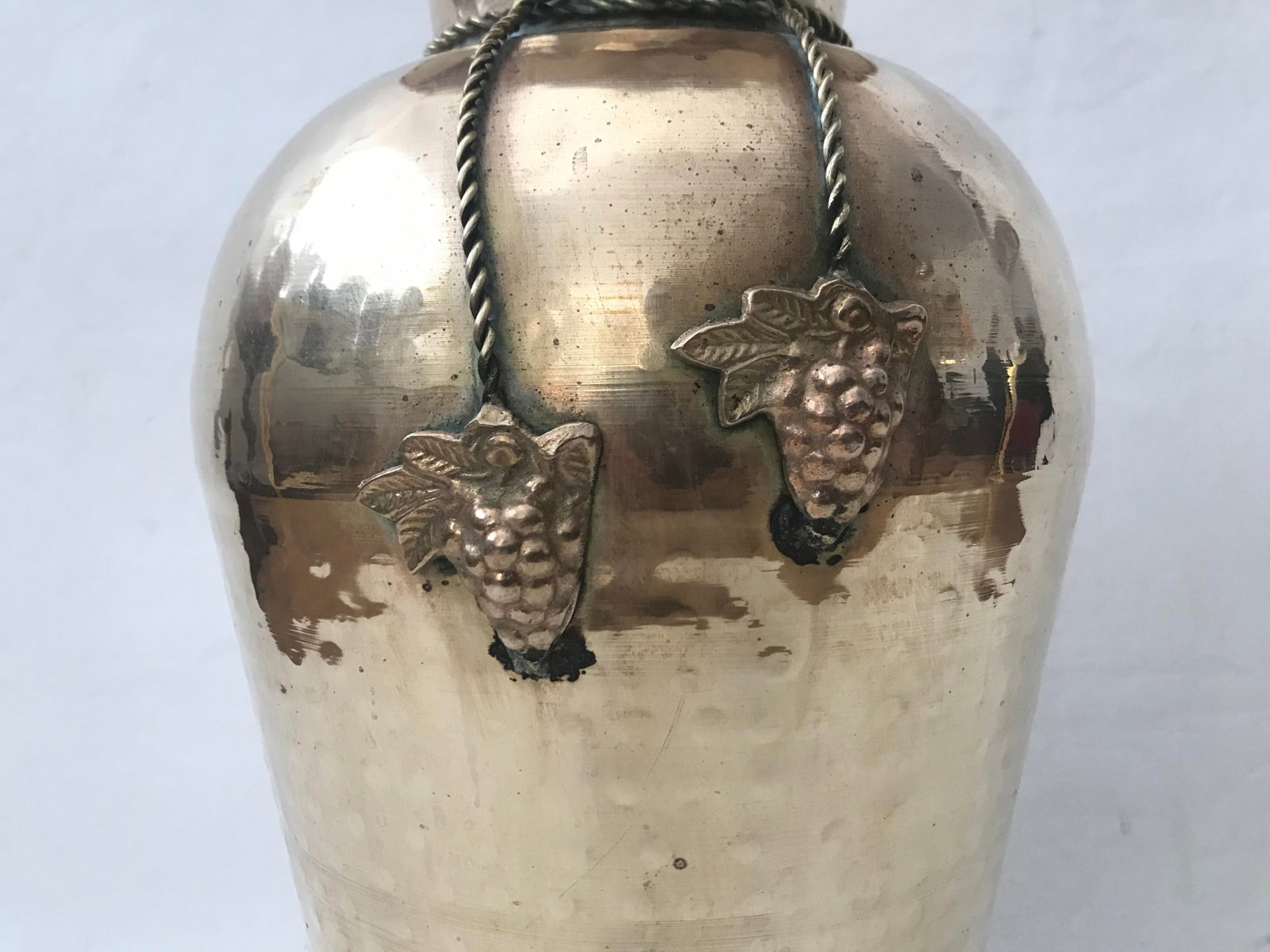 Vintage Hollywood Regency Hammered Brass Rope Grape Detail Umbrella Stand - 5