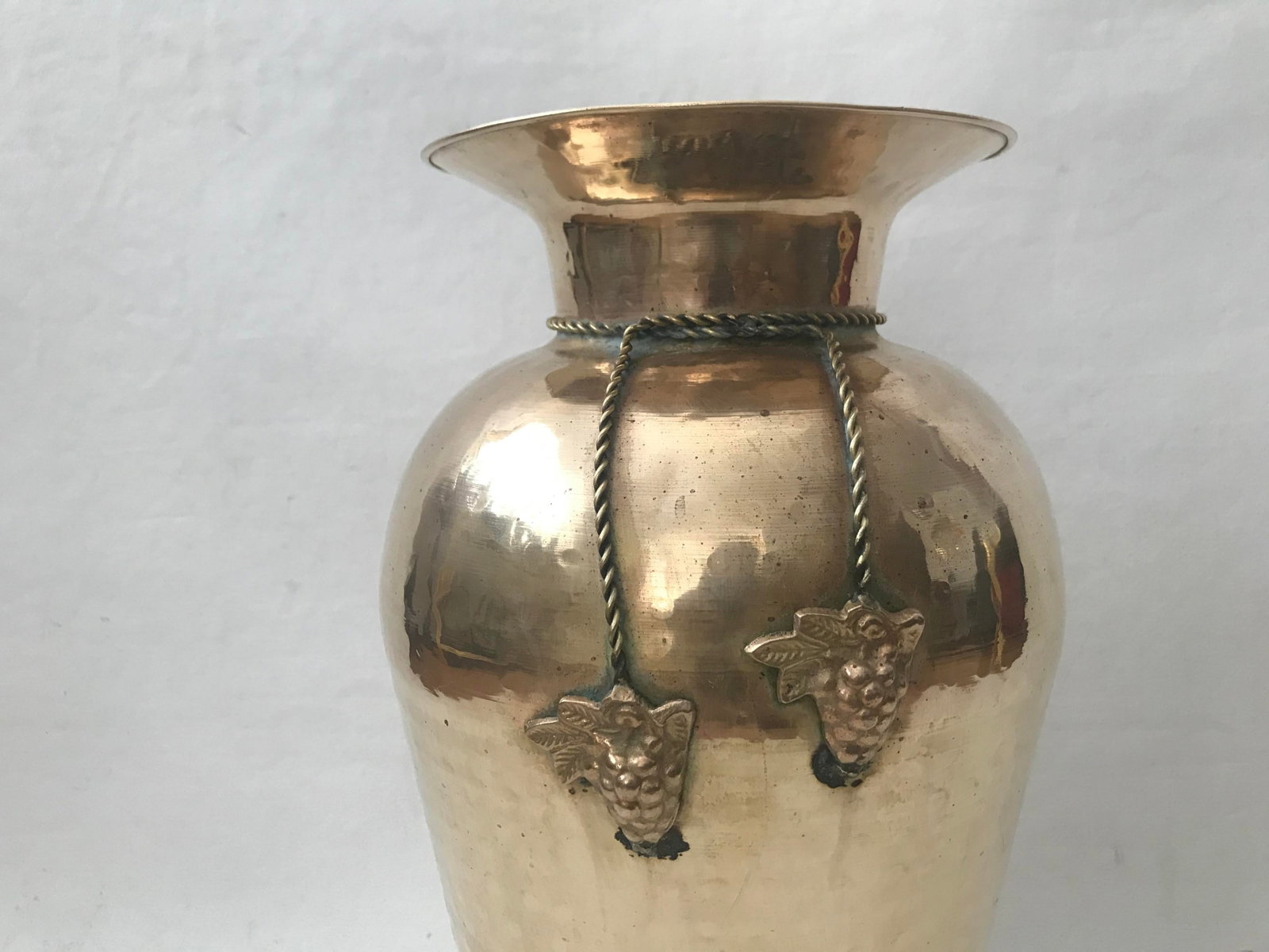 Vintage Hollywood Regency Hammered Brass Rope Grape Detail Umbrella Stand - 6