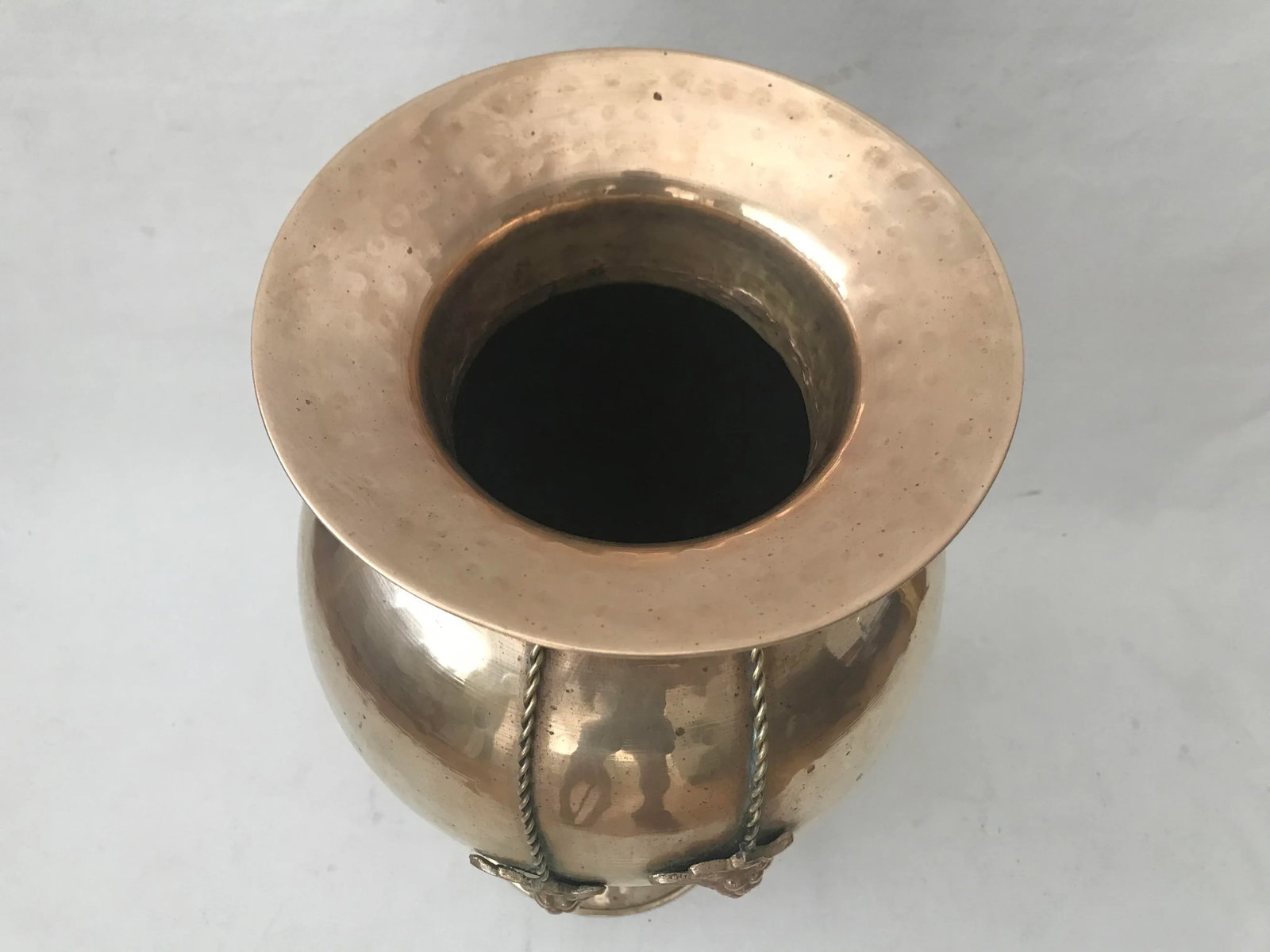 Vintage Hollywood Regency Hammered Brass Rope Grape Detail Umbrella Stand - 7