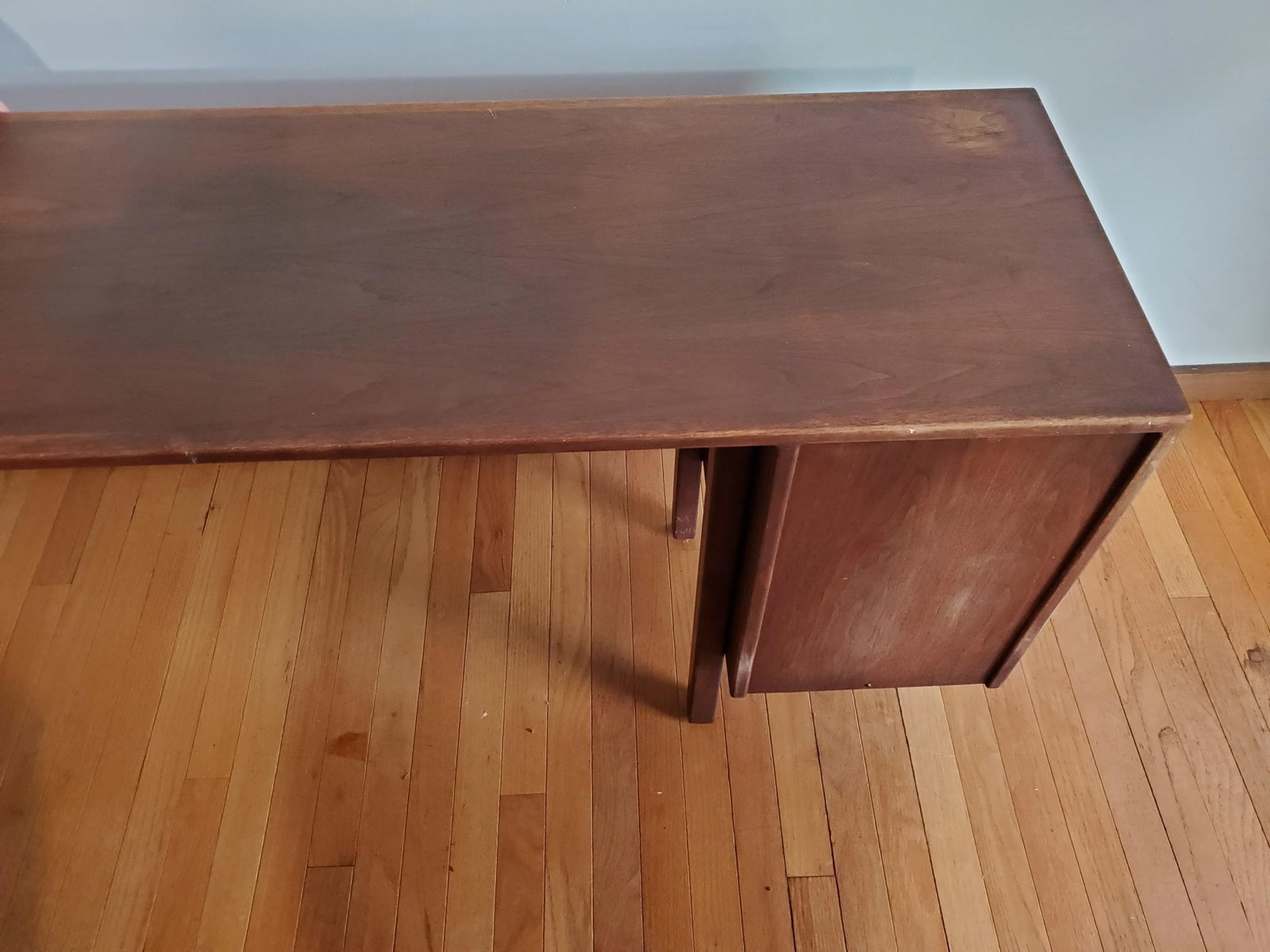 Mid-Century Modern Walnut Floating Desk by Jens Risom - 3
