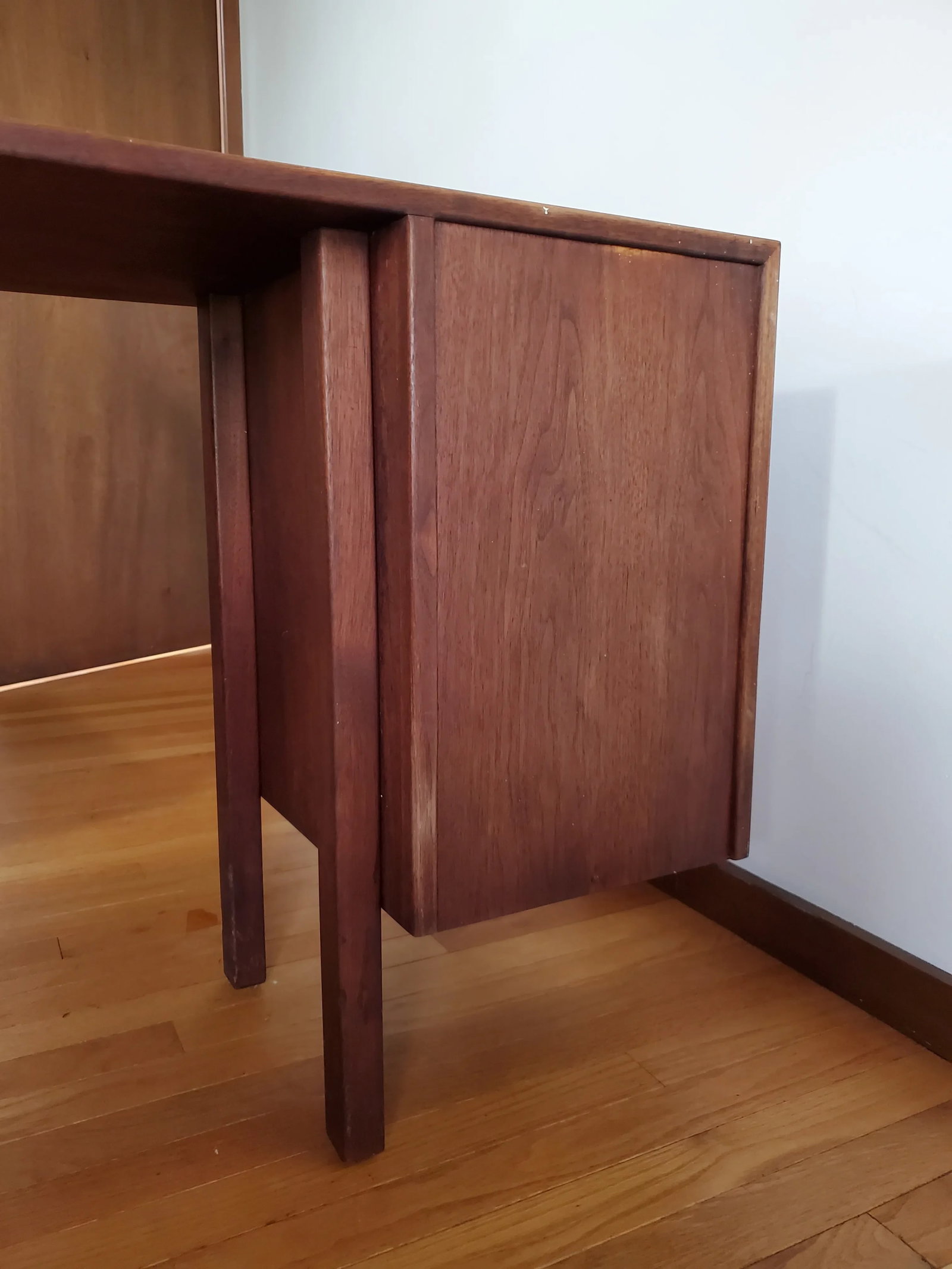 Mid-Century Modern Walnut Floating Desk by Jens Risom - 9
