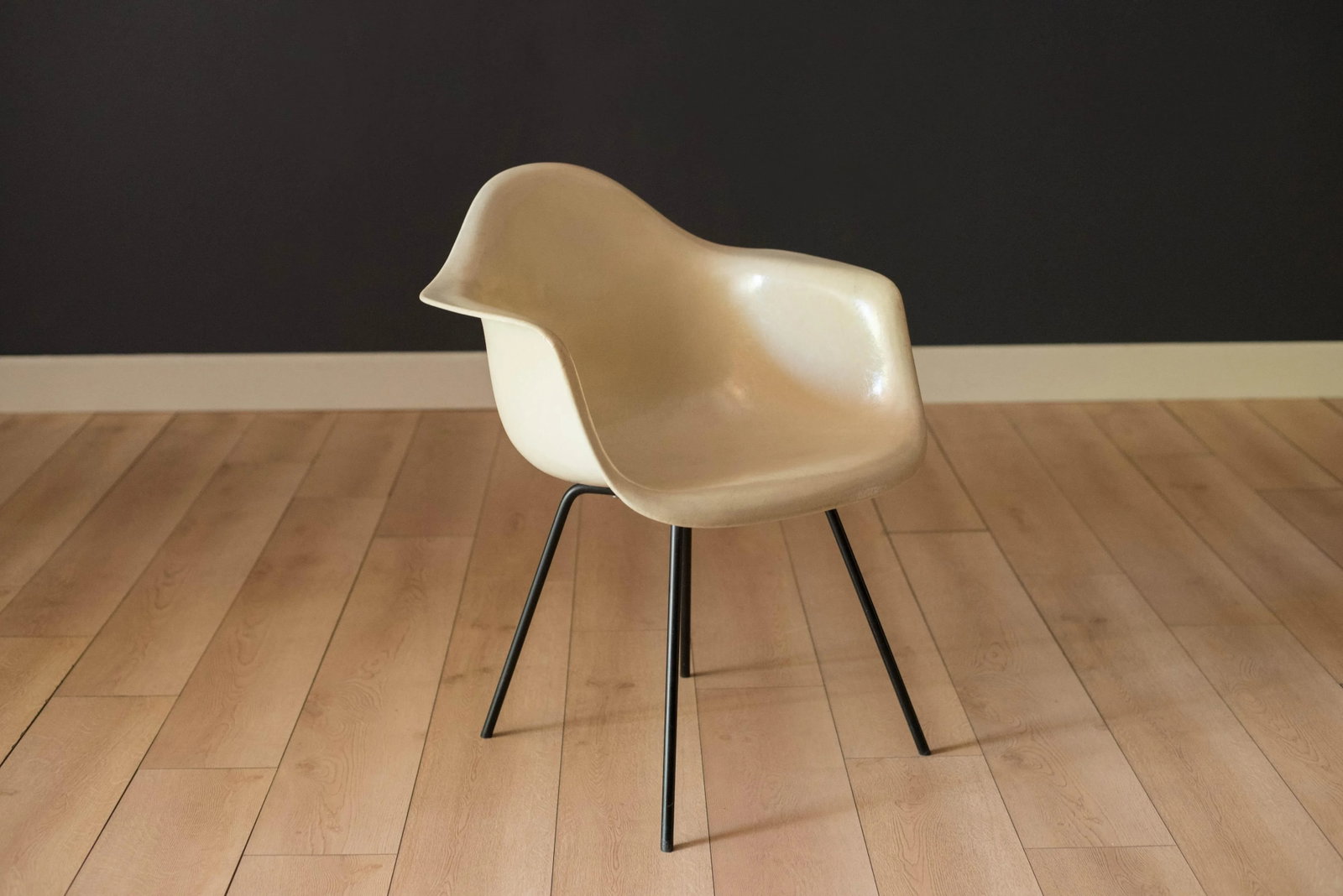 Early Zenith Parchment Dax Fiberglass Shell Armchair for Herman Miller - 3