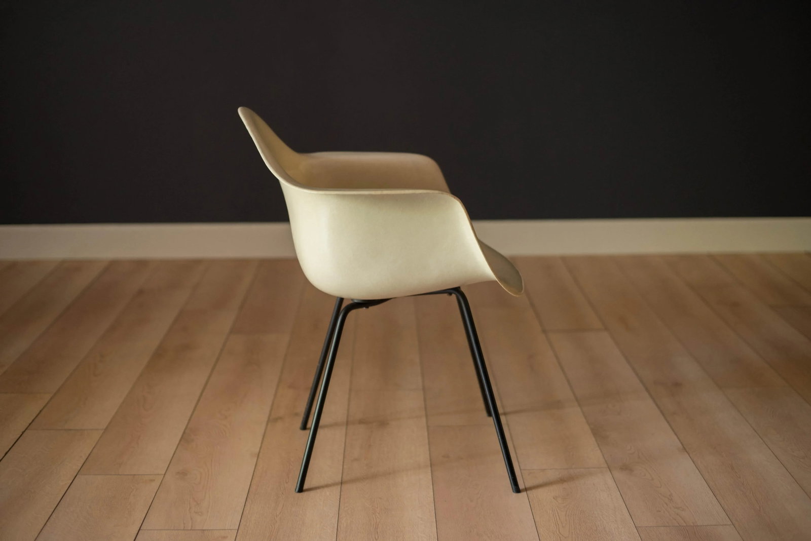 Early Zenith Parchment Dax Fiberglass Shell Armchair for Herman Miller - 4