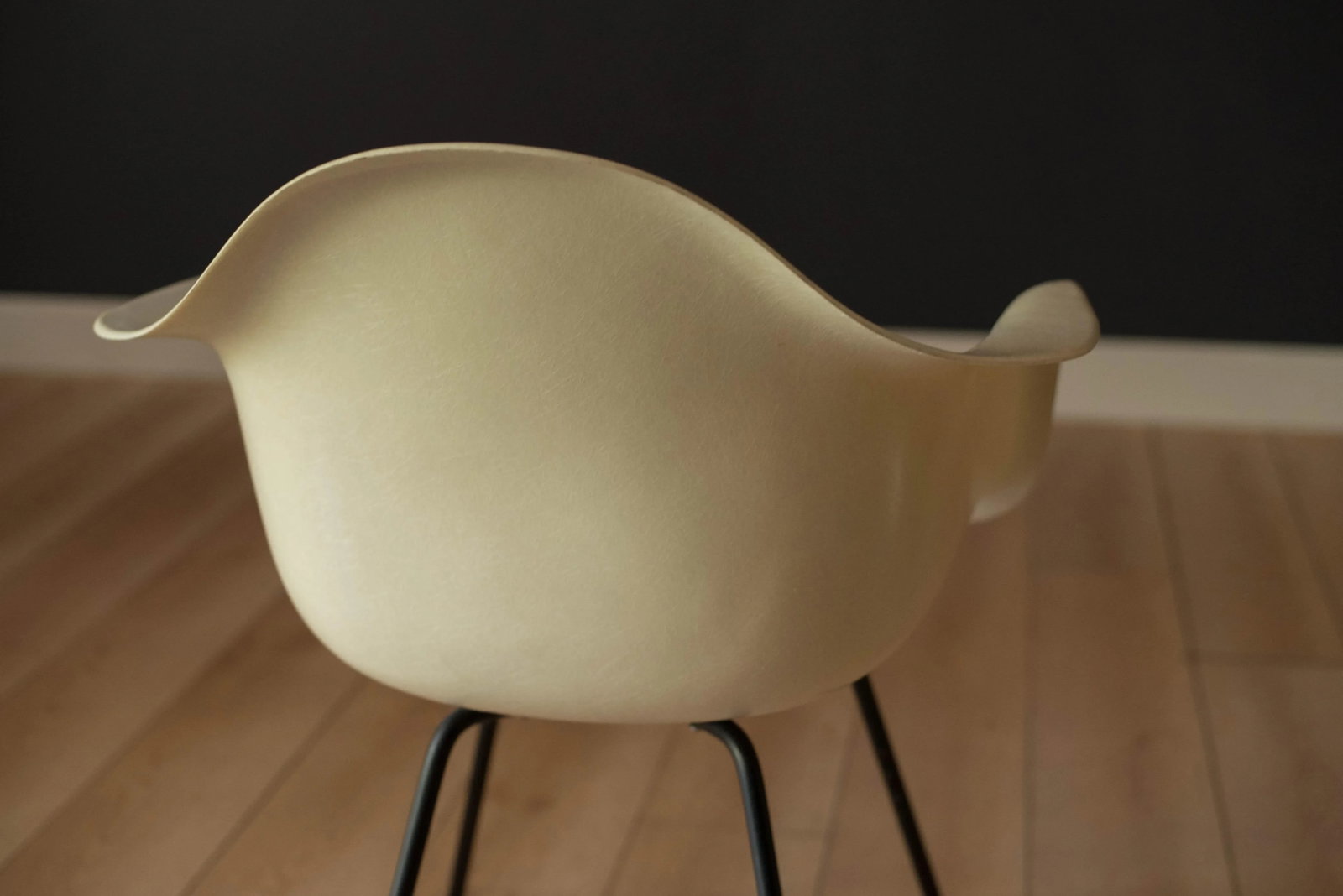Early Zenith Parchment Dax Fiberglass Shell Armchair for Herman Miller - 7