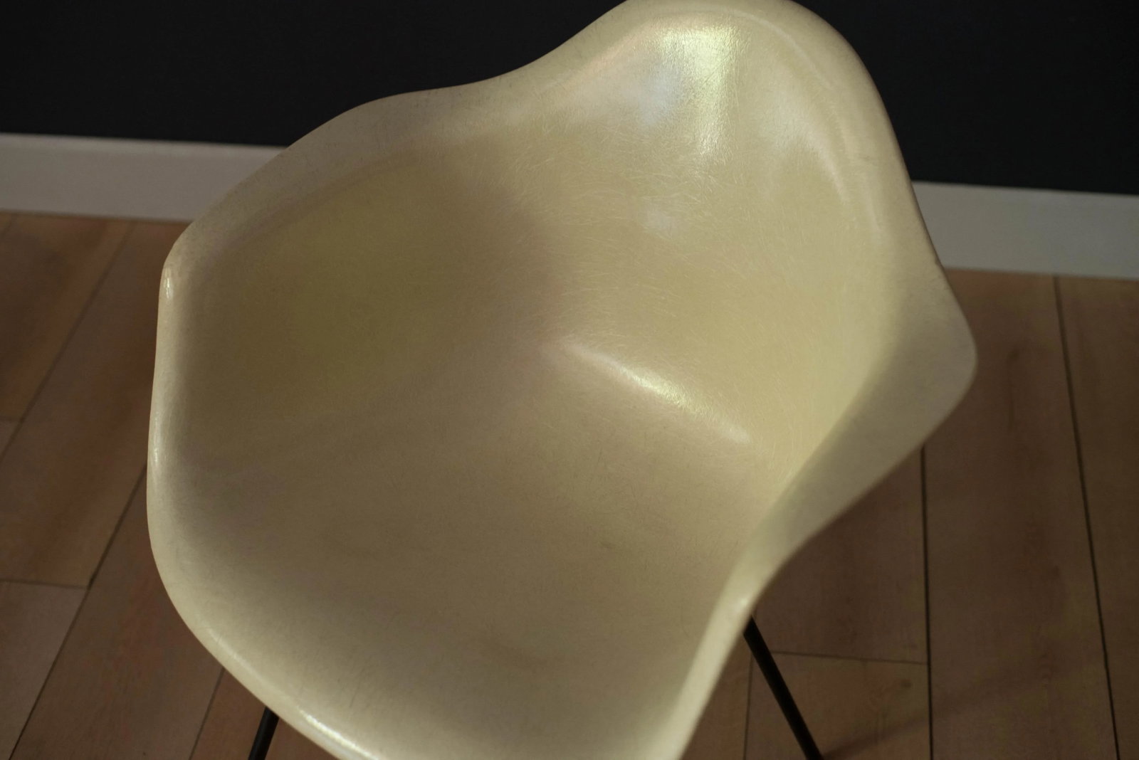 Early Zenith Parchment Dax Fiberglass Shell Armchair for Herman Miller - 9