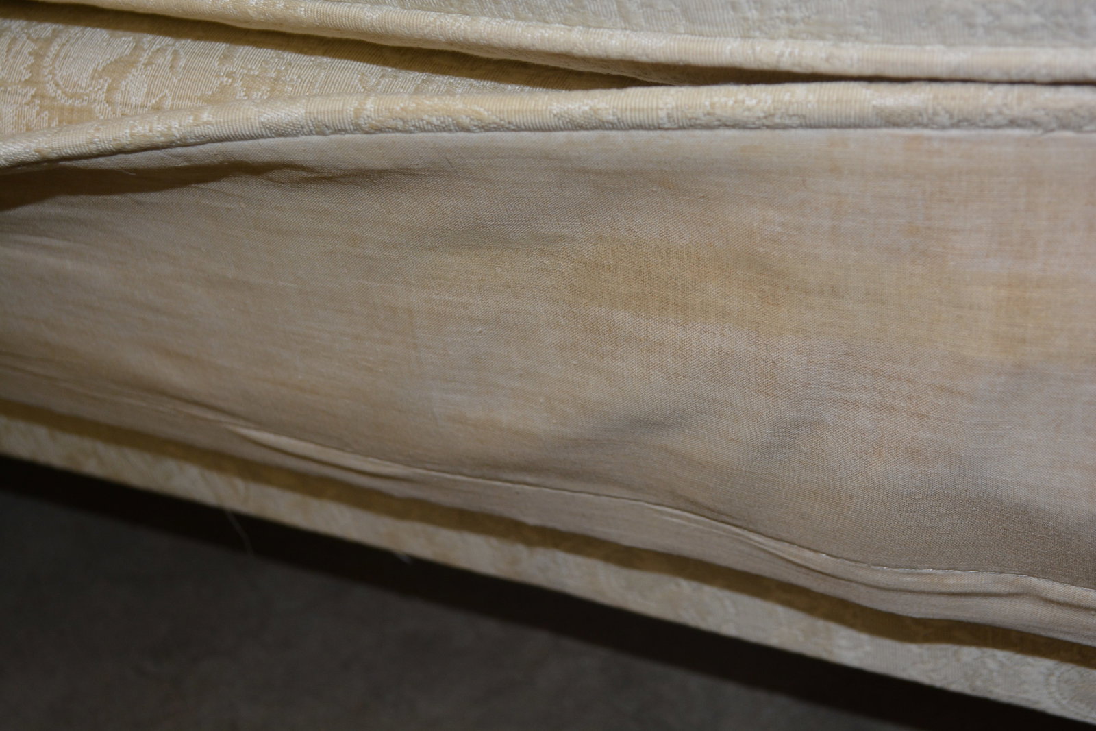Vintage Henredon Schoonbeck Curved Back Cream Embossed Tufted Settee / Sofa - 12