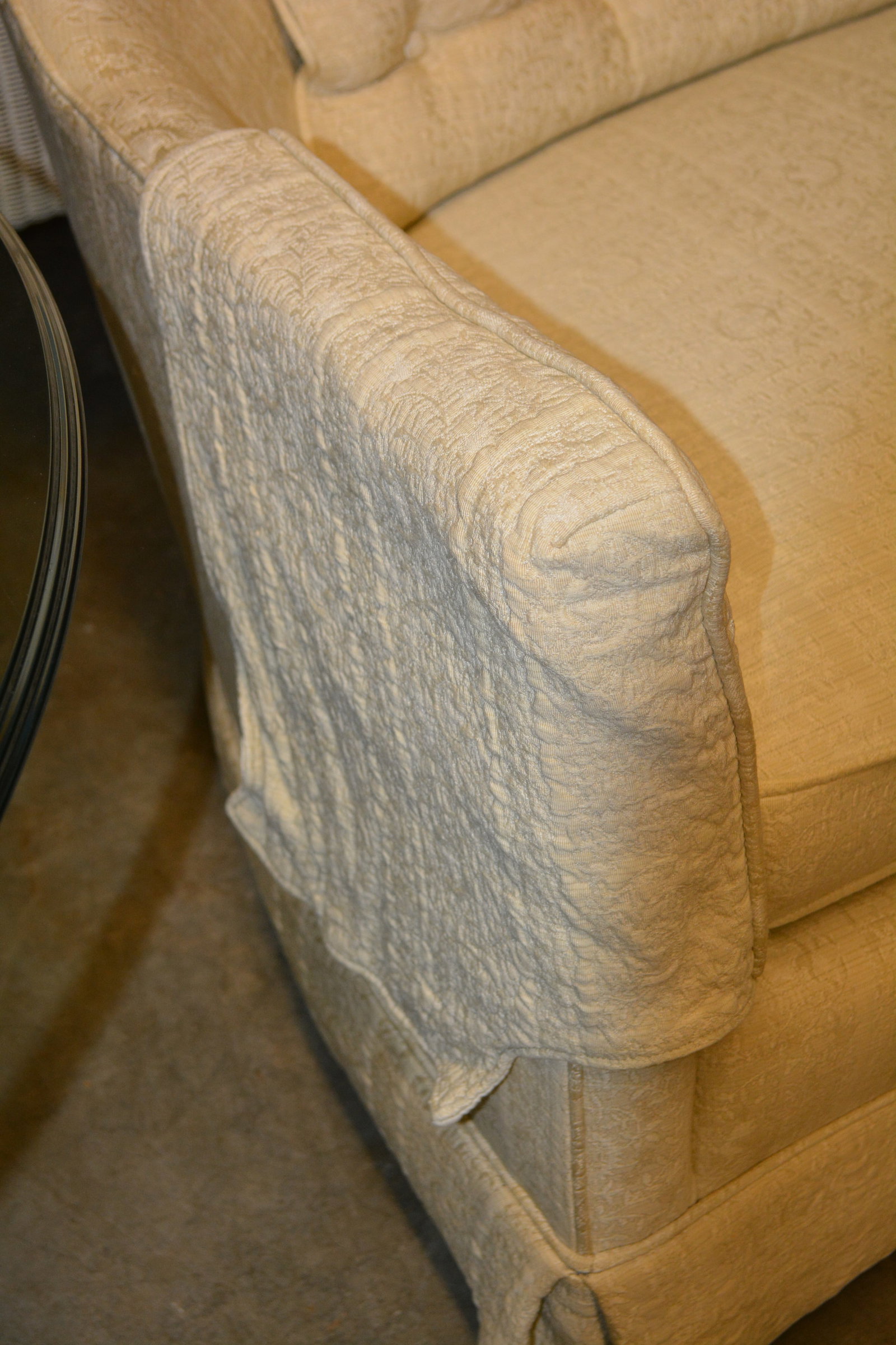 Vintage Henredon Schoonbeck Curved Back Cream Embossed Tufted Settee / Sofa - 14