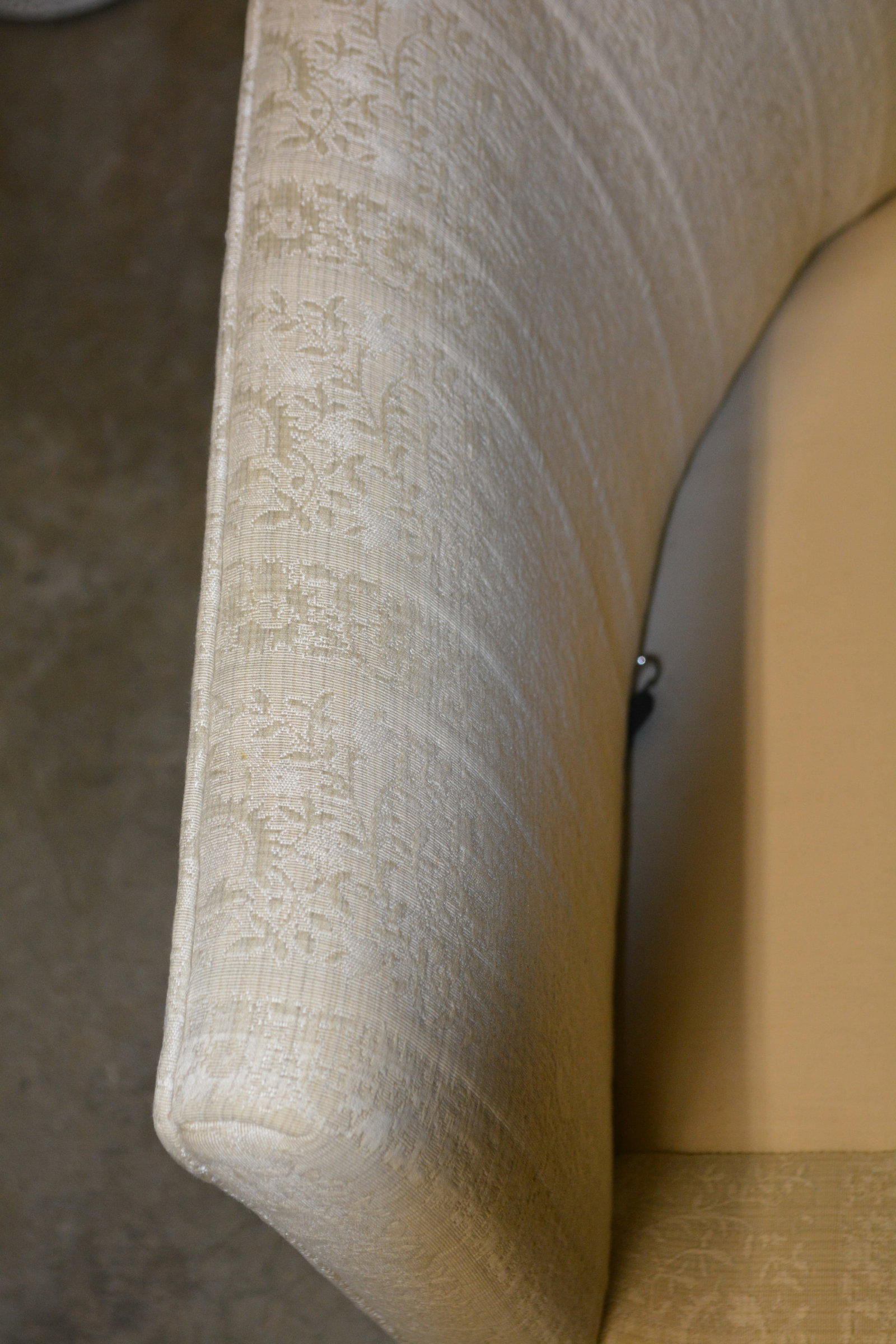 Vintage Henredon Schoonbeck Curved Back Cream Embossed Tufted Settee / Sofa - 3
