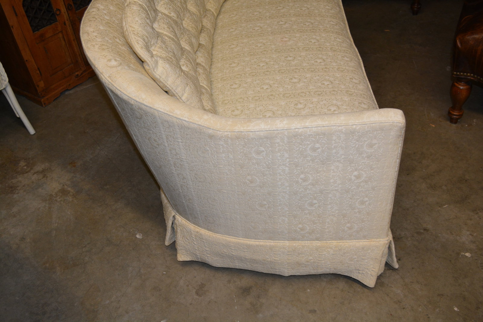Vintage Henredon Schoonbeck Curved Back Cream Embossed Tufted Settee / Sofa - 6