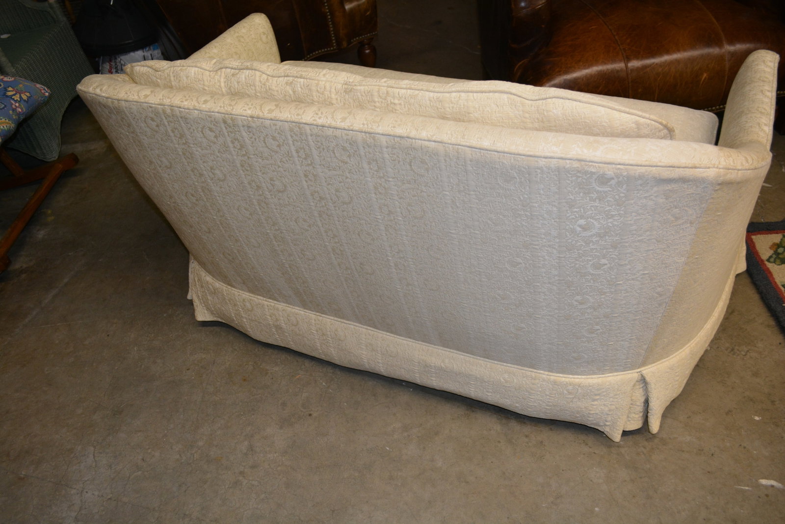 Vintage Henredon Schoonbeck Curved Back Cream Embossed Tufted Settee / Sofa - 7