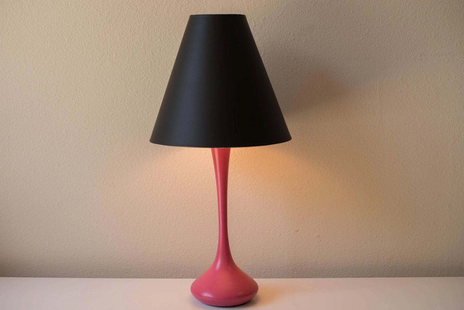 Mid Century Pink Accent Laurel Studios Lamp - 2