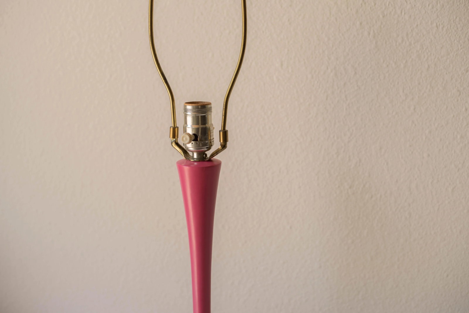 Mid Century Pink Accent Laurel Studios Lamp - 5