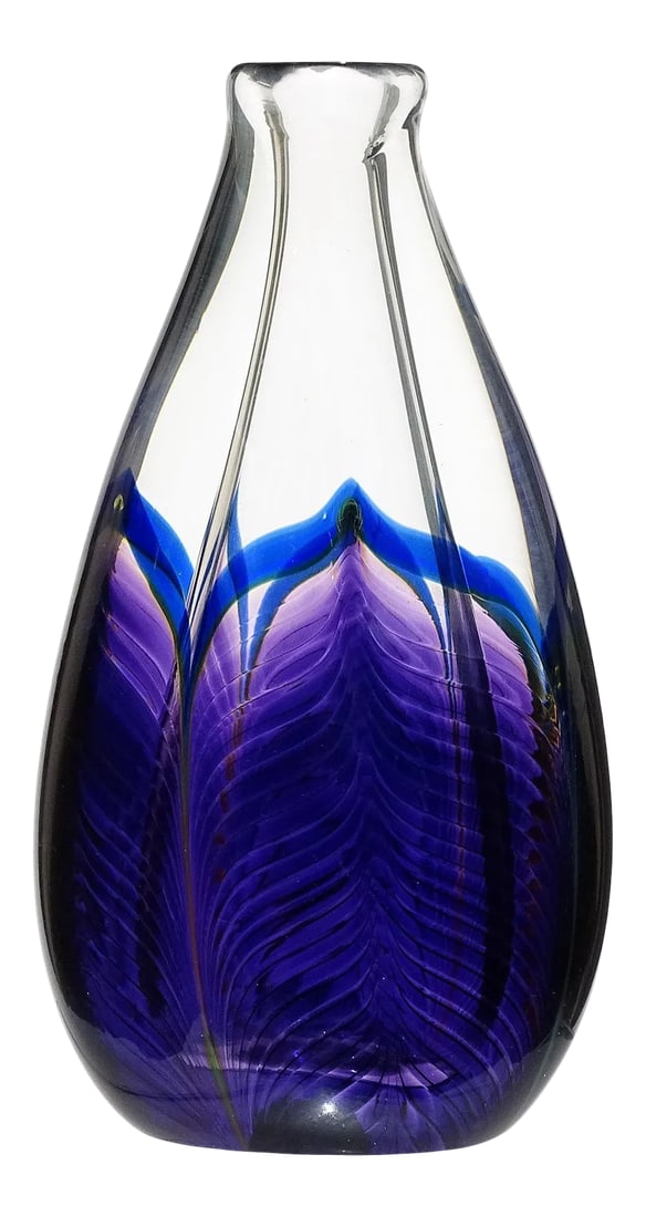 Zellique Studio Joseph Morel 1987 Signed Purple Blue Peacock Feather Vintage Art Glass Vanity Flower: Beautiful vintage American hand blown, purple and blue pulled peacock feather design, art glass bud flower vase. The vase is signed and dated by the artist Joseph Morel. Inscribed on the bottom is