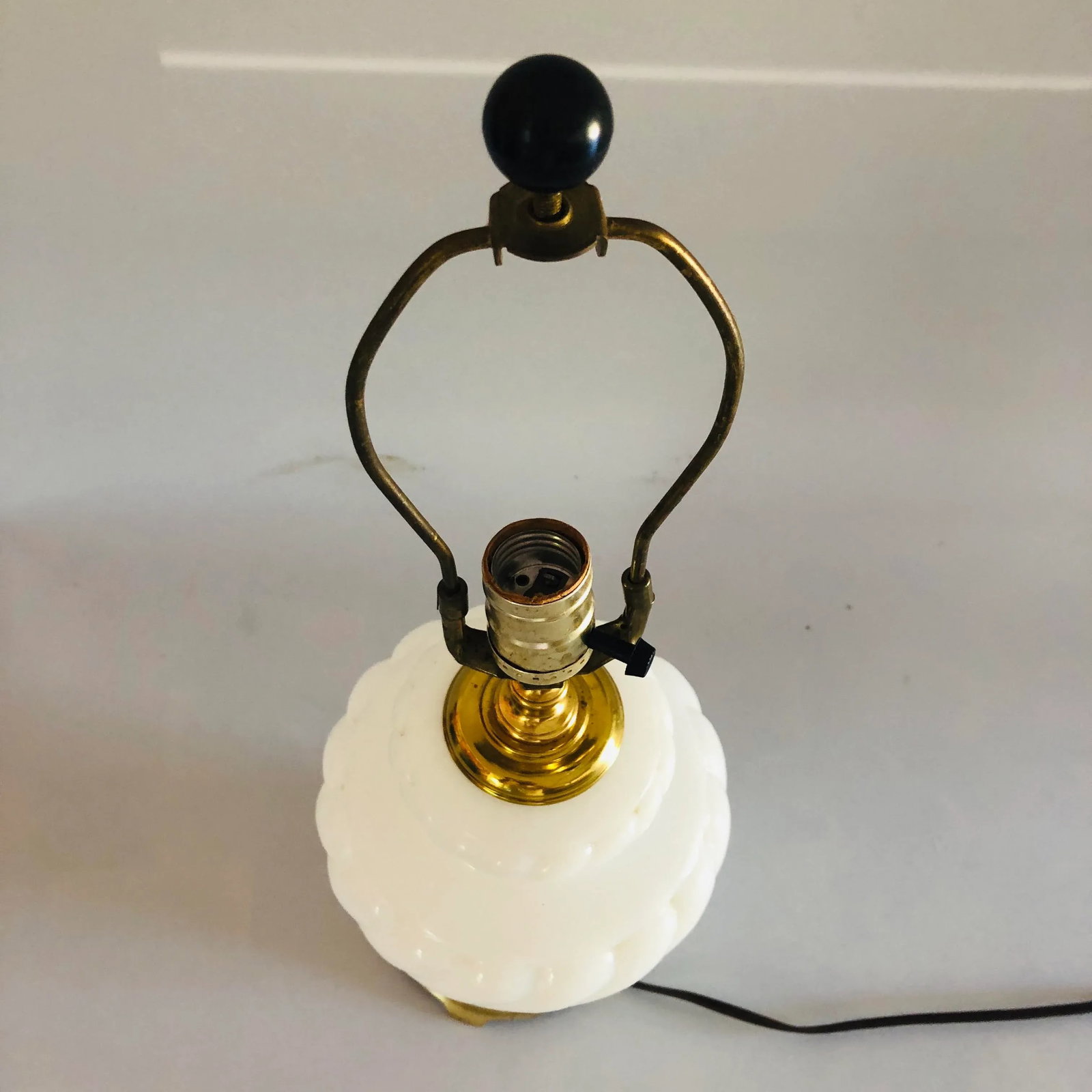 Vintage Milk Glass Table Lamp - 2