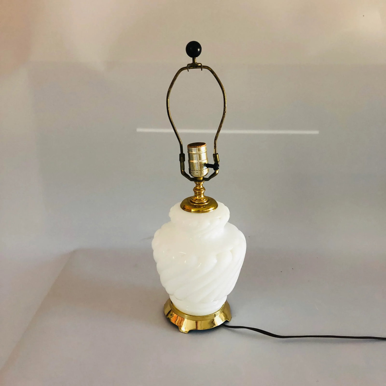 Vintage Milk Glass Table Lamp - 5
