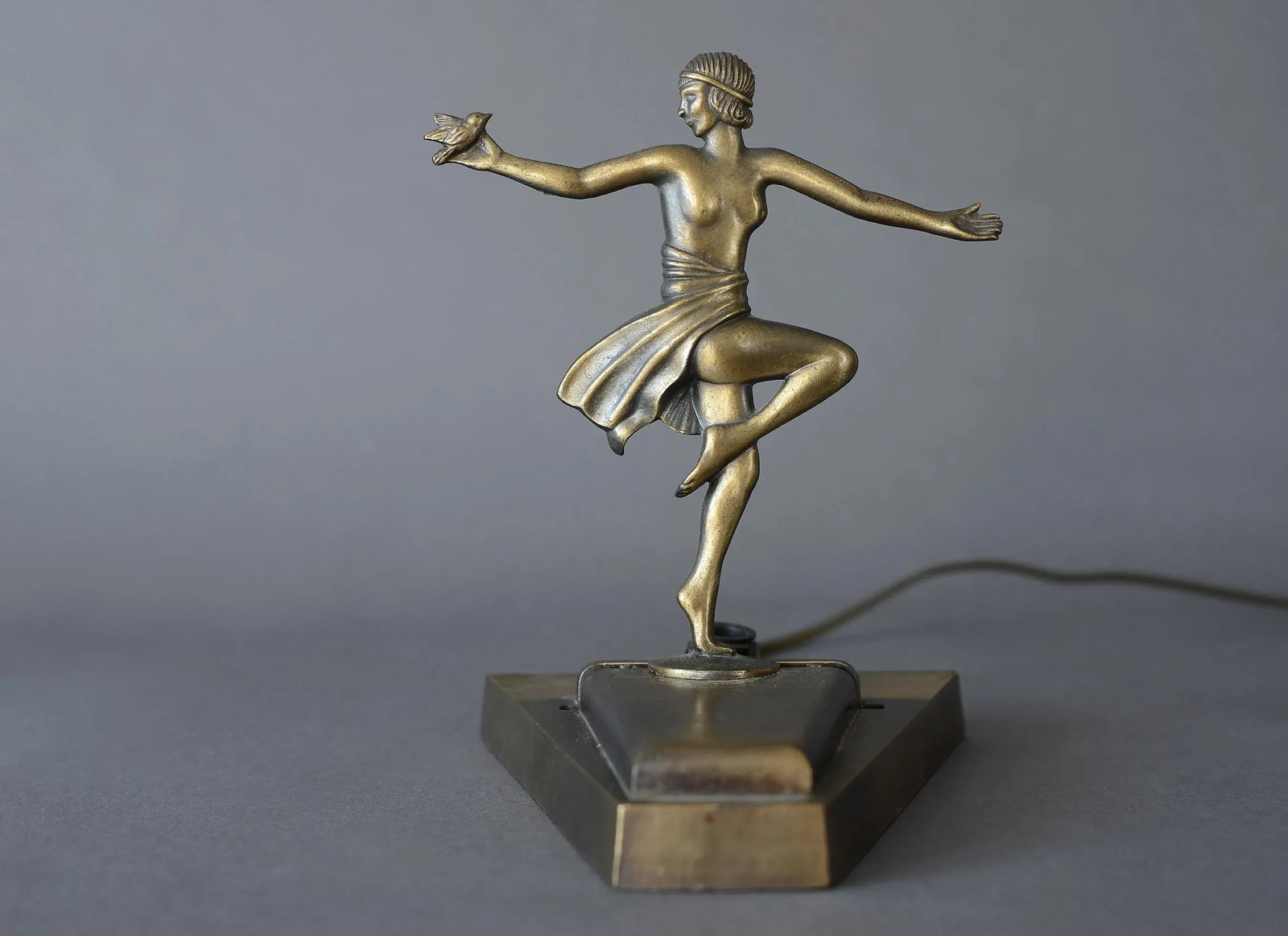 1930s Loevsky & Loevsky Art Deco Nude Lady Holding Bird Lamp - 3
