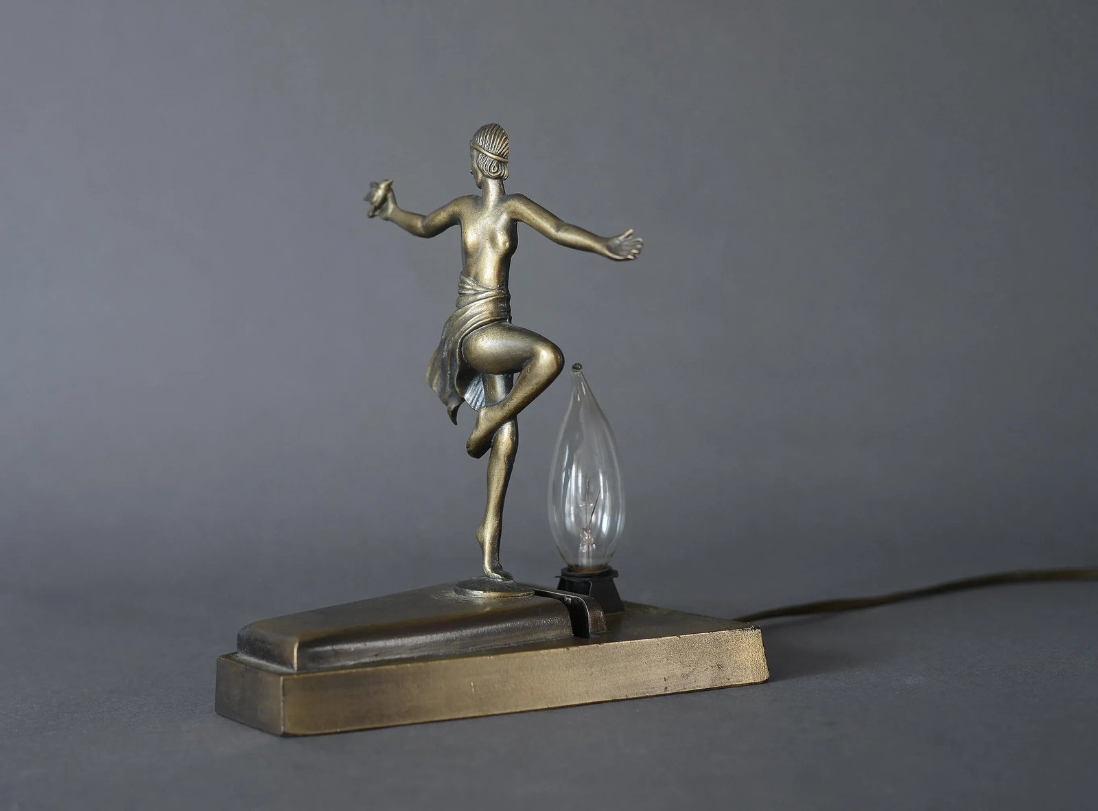1930s Loevsky & Loevsky Art Deco Nude Lady Holding Bird Lamp - 4