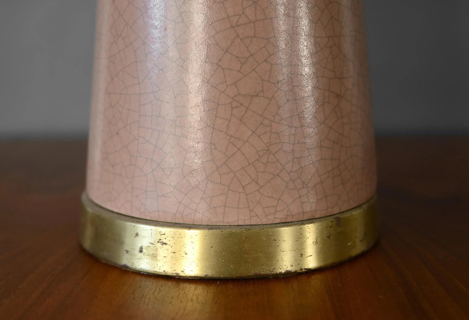 Large 1950s Mid Century Cone-Shaped Crackle Ceramic and Brass Table Lamp - 4
