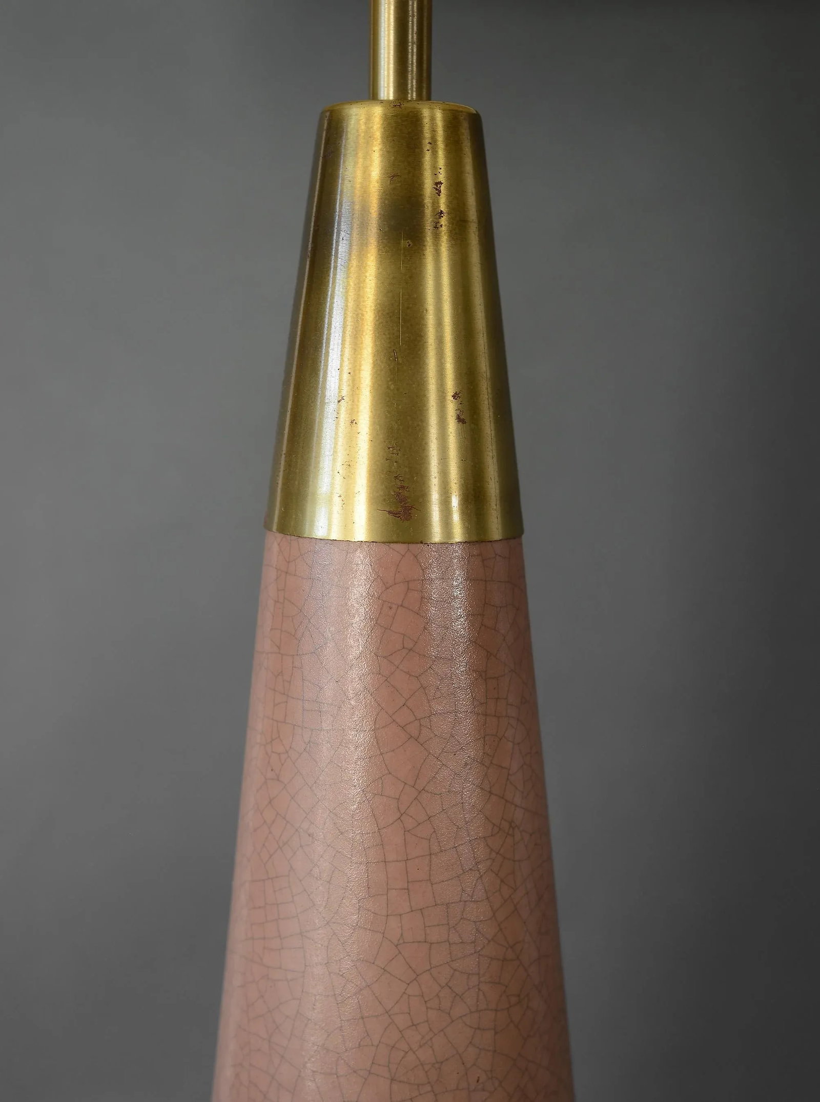 Large 1950s Mid Century Cone-Shaped Crackle Ceramic and Brass Table Lamp - 6