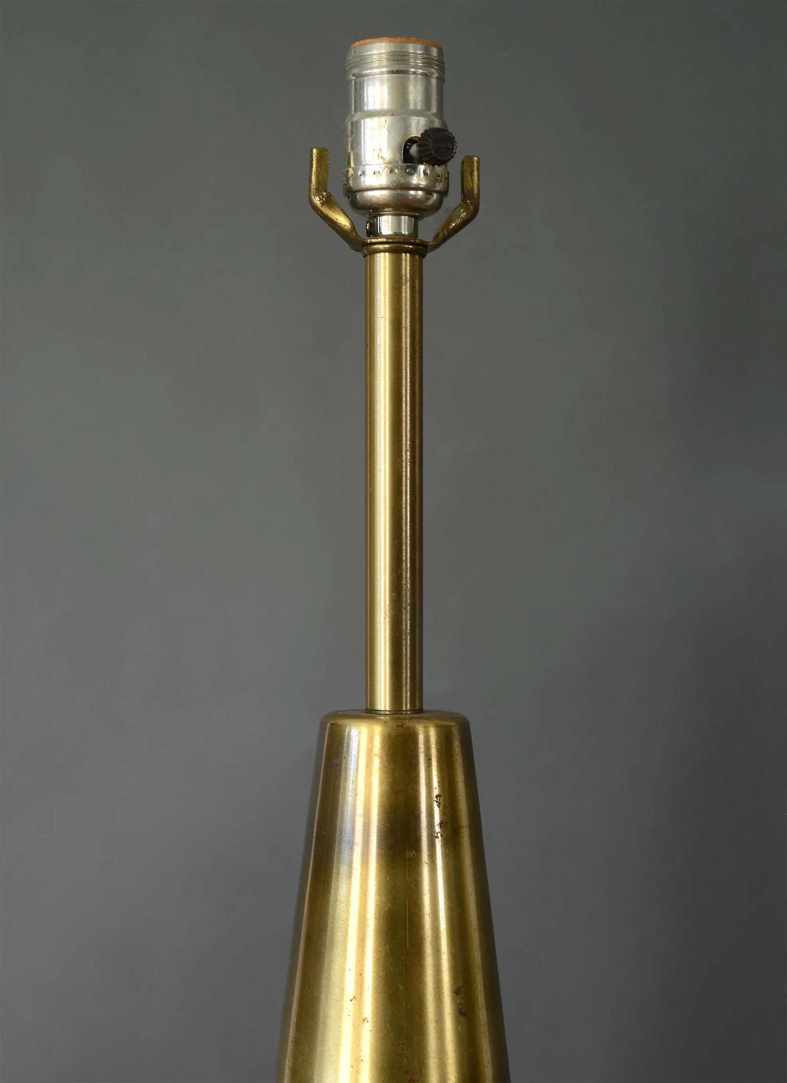 Large 1950s Mid Century Cone-Shaped Crackle Ceramic and Brass Table Lamp - 7
