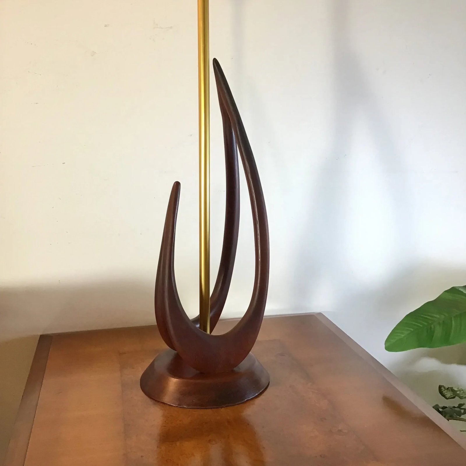 Mid Century Sculptural Walnut Table Lamp Adrian Pearsall Era - 10