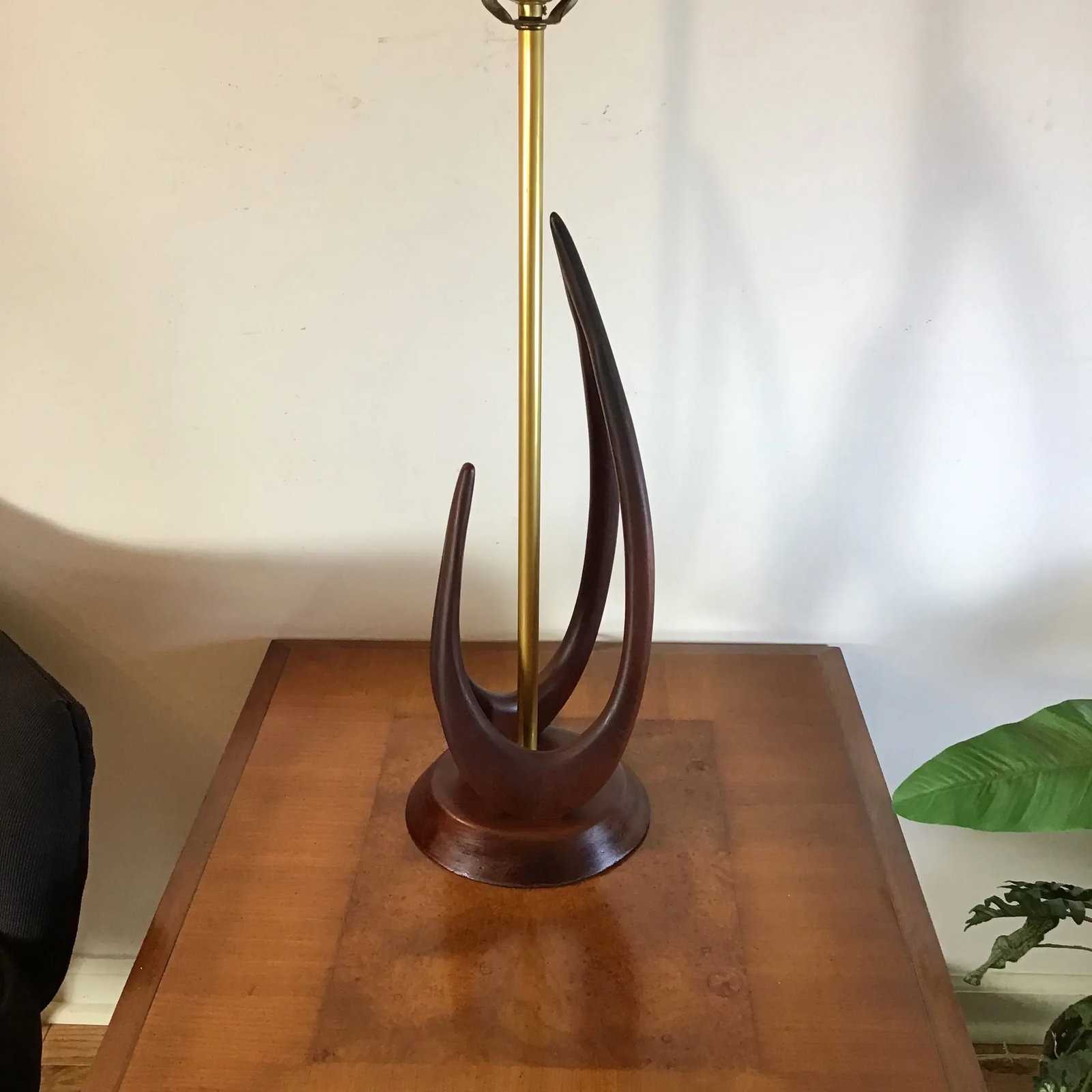 Mid Century Sculptural Walnut Table Lamp Adrian Pearsall Era - 11