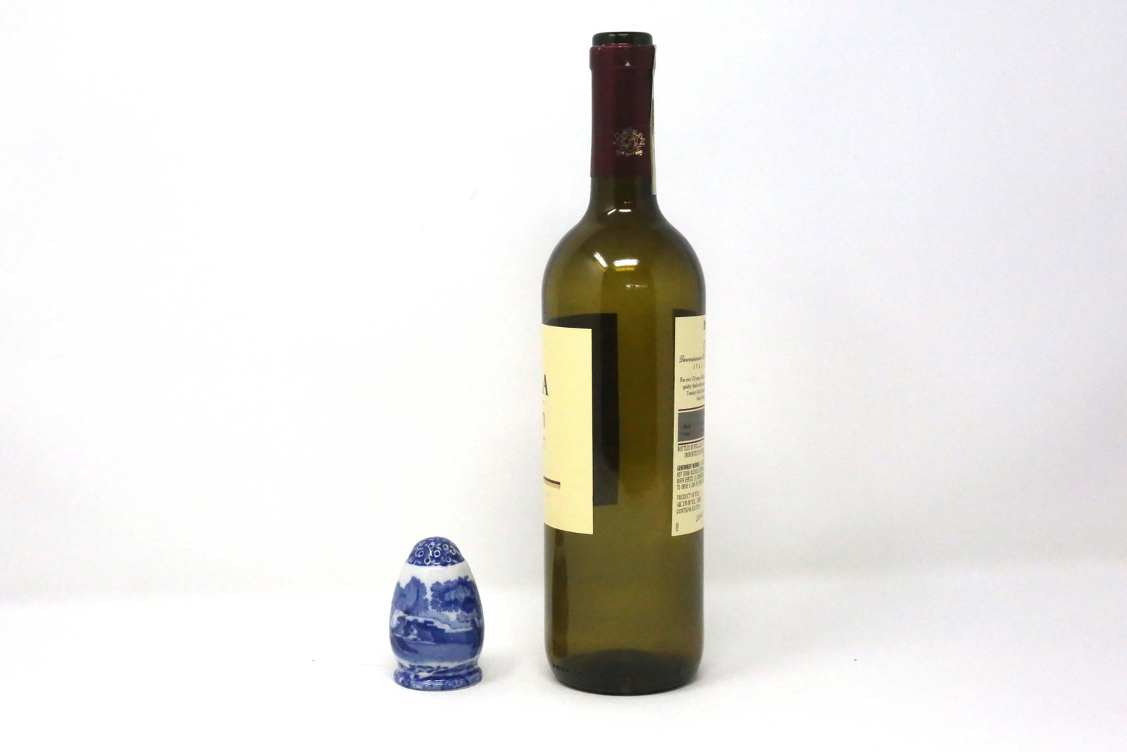 Vintage "Blue Italian" Egg Salt Shaker by Spode - 5