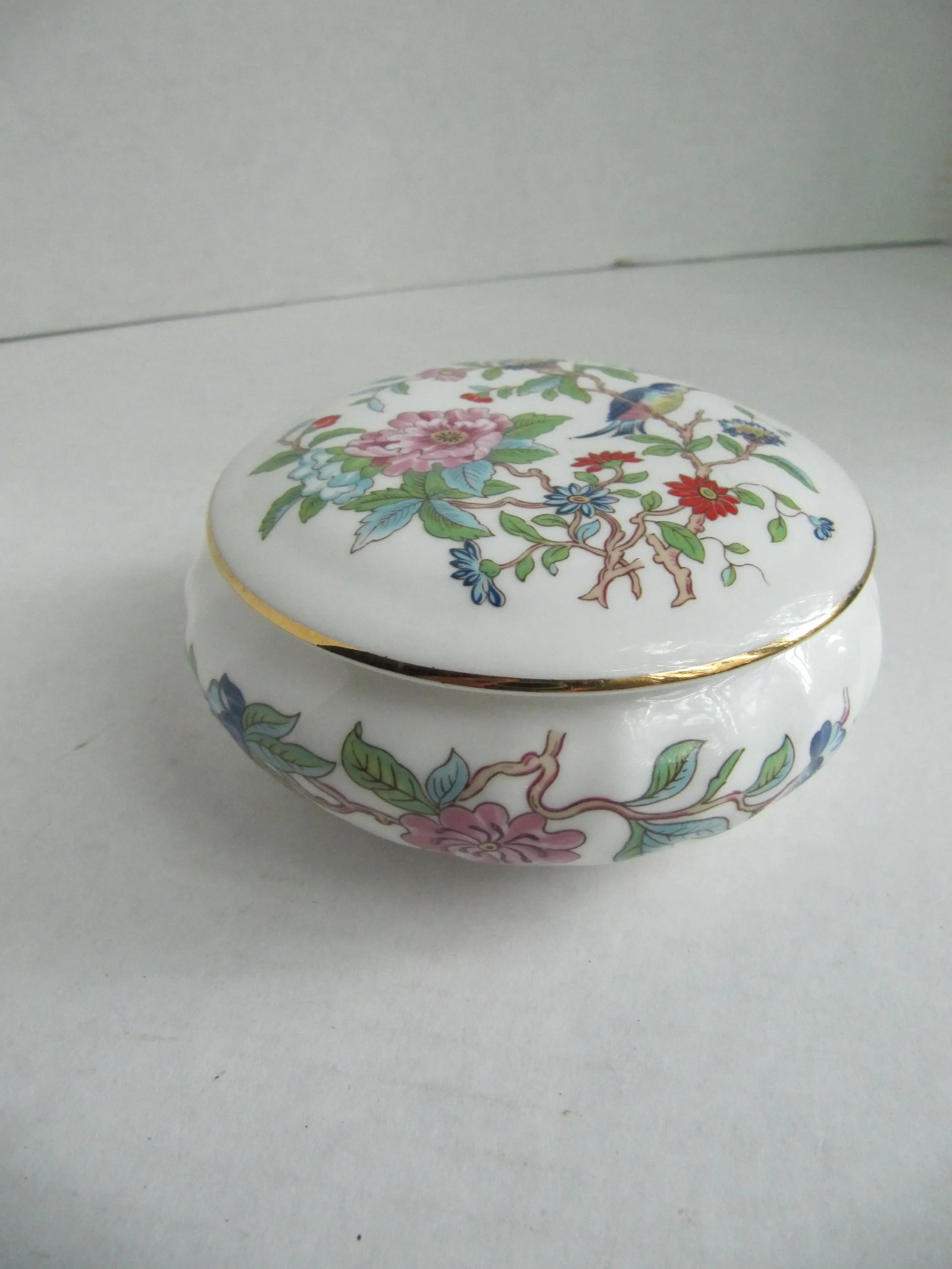 Vintage Chinoiserie English Porcelian Round Trinket Box - 2