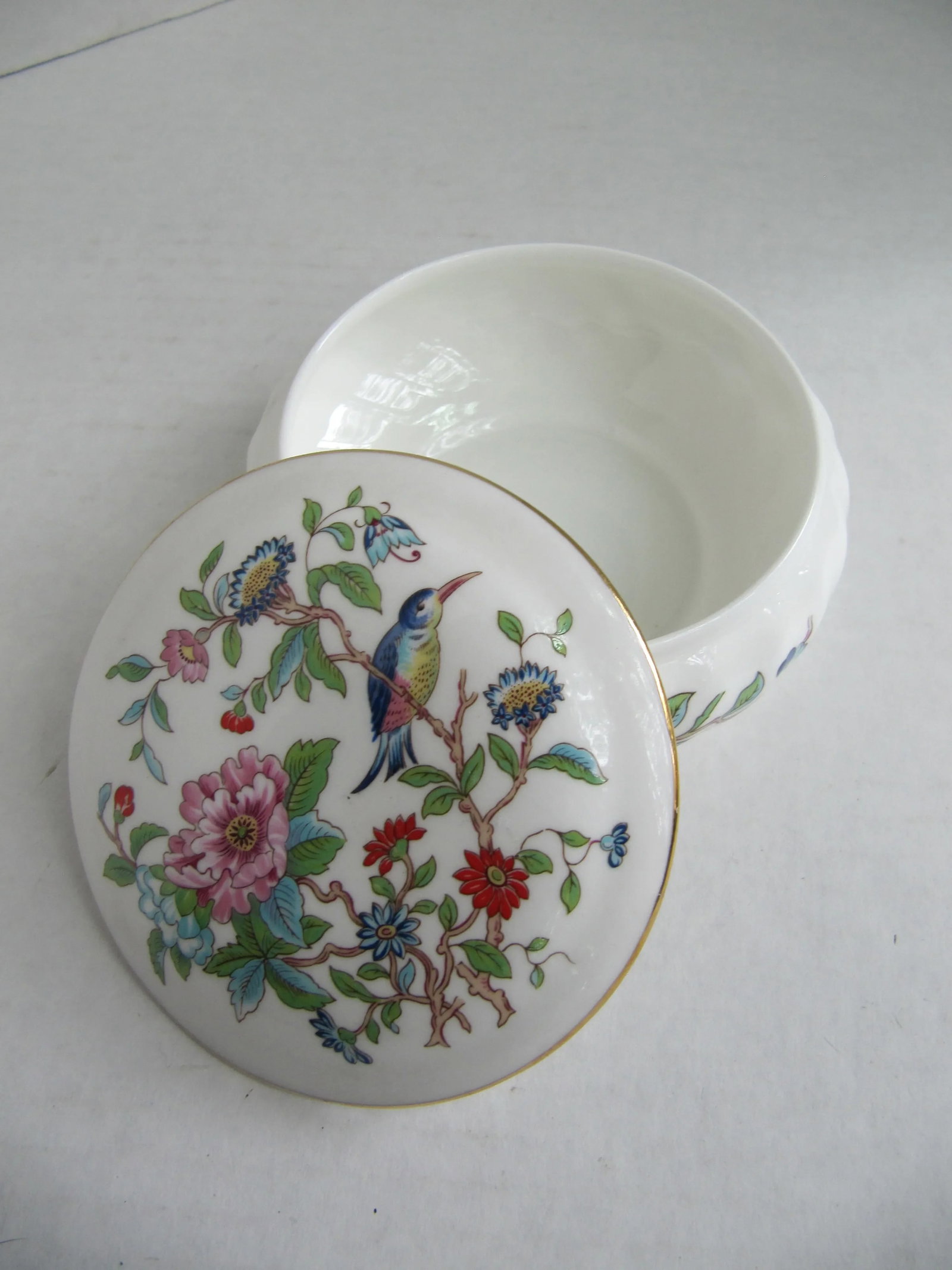 Vintage Chinoiserie English Porcelian Round Trinket Box - 3