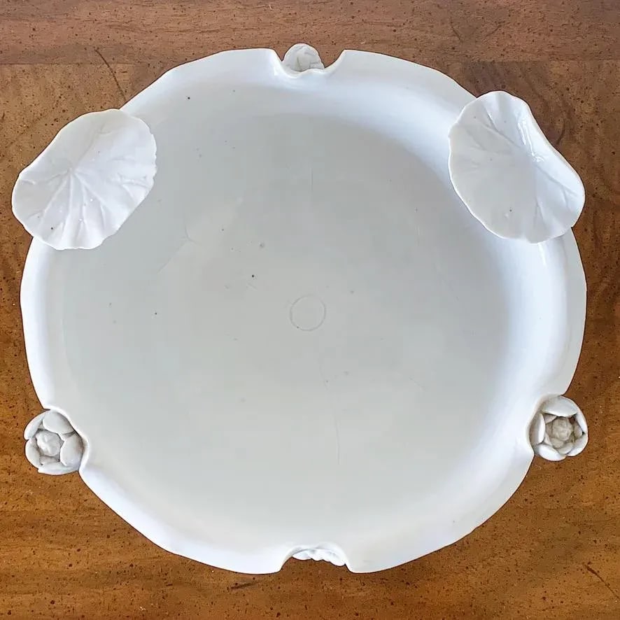 Early 20th Century Ceramic Porcelain Bowl With Rendered Lotus Flowers in Blanc De Chine Glaze - 3