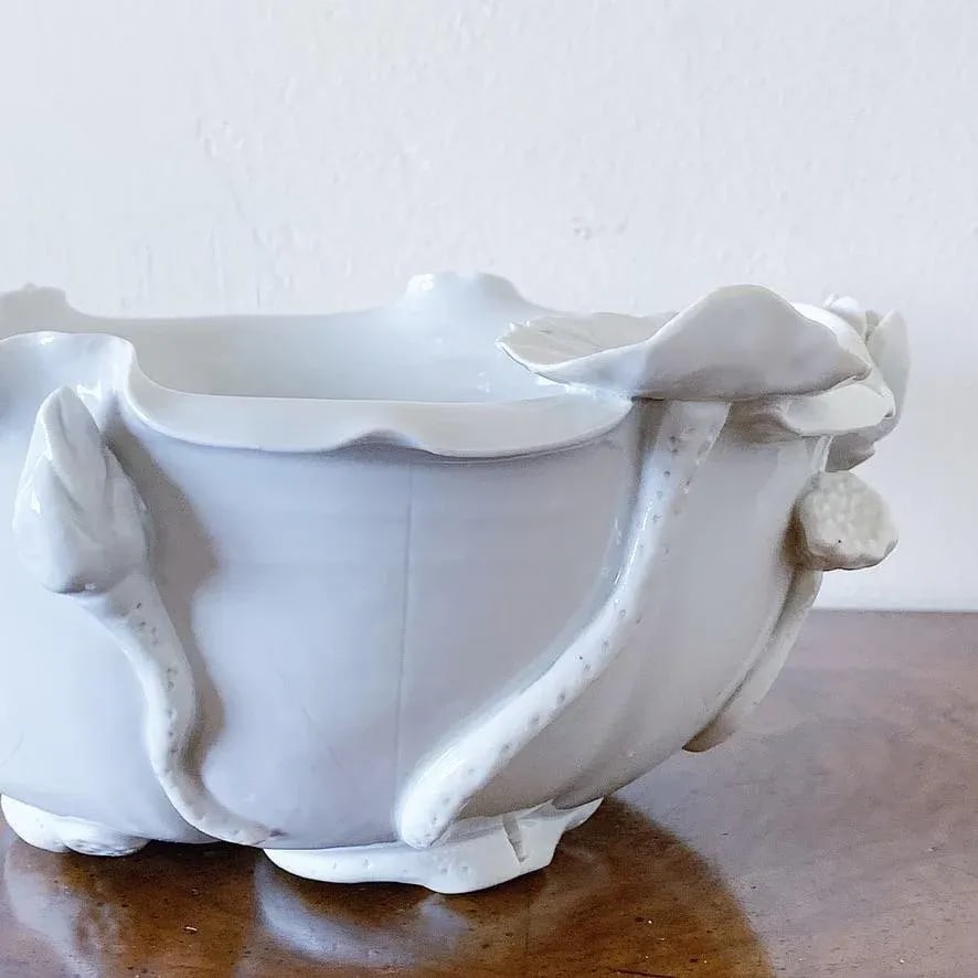Early 20th Century Ceramic Porcelain Bowl With Rendered Lotus Flowers in Blanc De Chine Glaze - 4