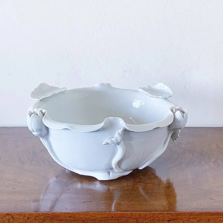 Early 20th Century Ceramic Porcelain Bowl With Rendered Lotus Flowers in Blanc De Chine Glaze - 6