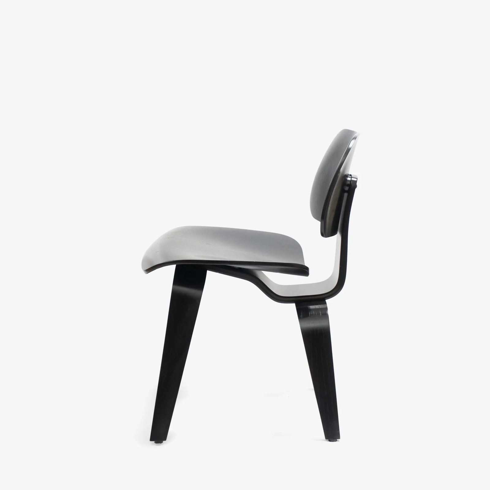 Eames Dcw Dining Chairs in Ebony Ash by Charles & Ray Eames for Herman Miller - 4