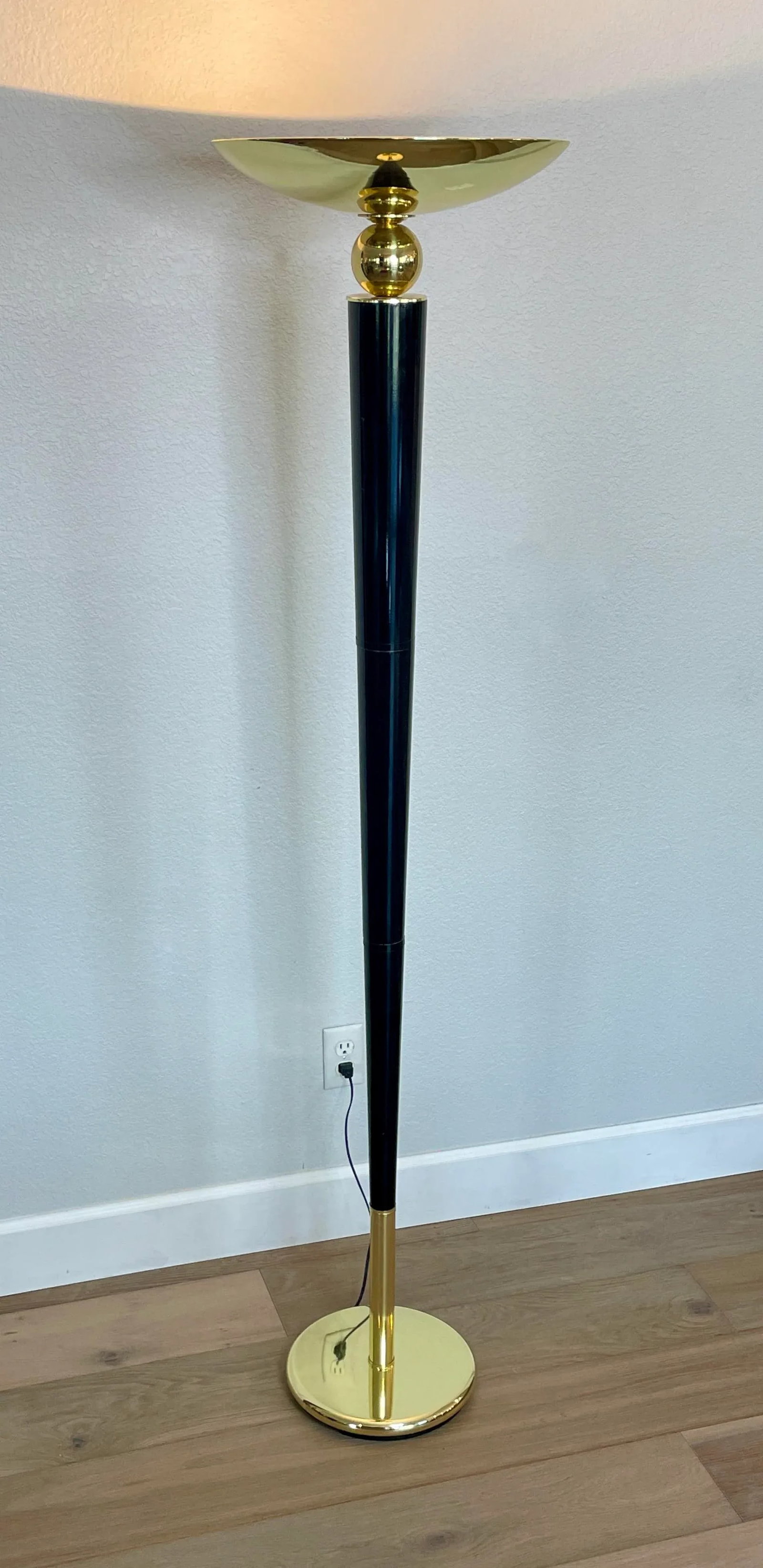 Art Deco Revival Torchiere Floor Lamp in Black Enamel & Lacquered Brass - 7