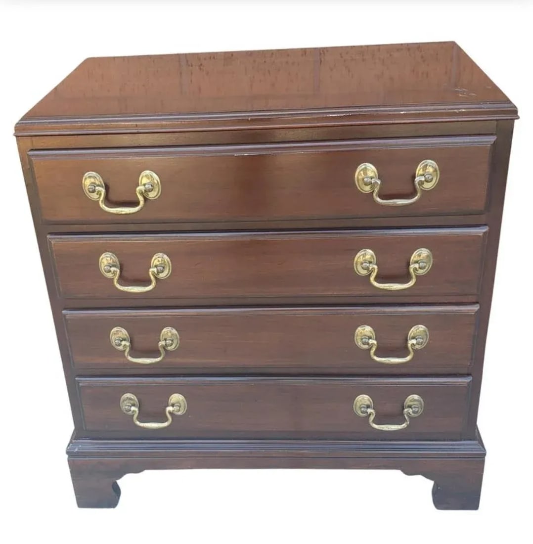 Ethan Allen Georgian Mahogany Small Bedside Chest / Silver Chest - 10