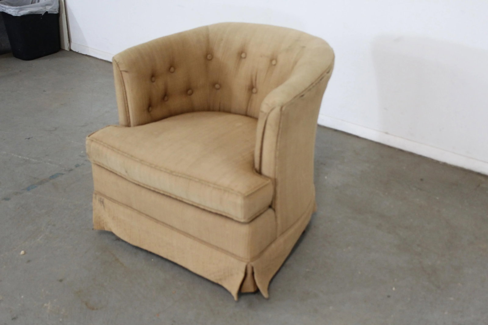 Mid-Century Modern Barrel Back Ethan Allen Swivel Club Chair - 10