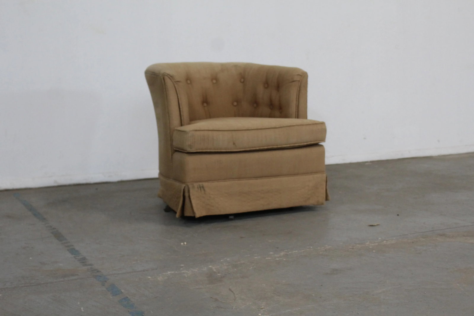 Mid-Century Modern Barrel Back Ethan Allen Swivel Club Chair - 13