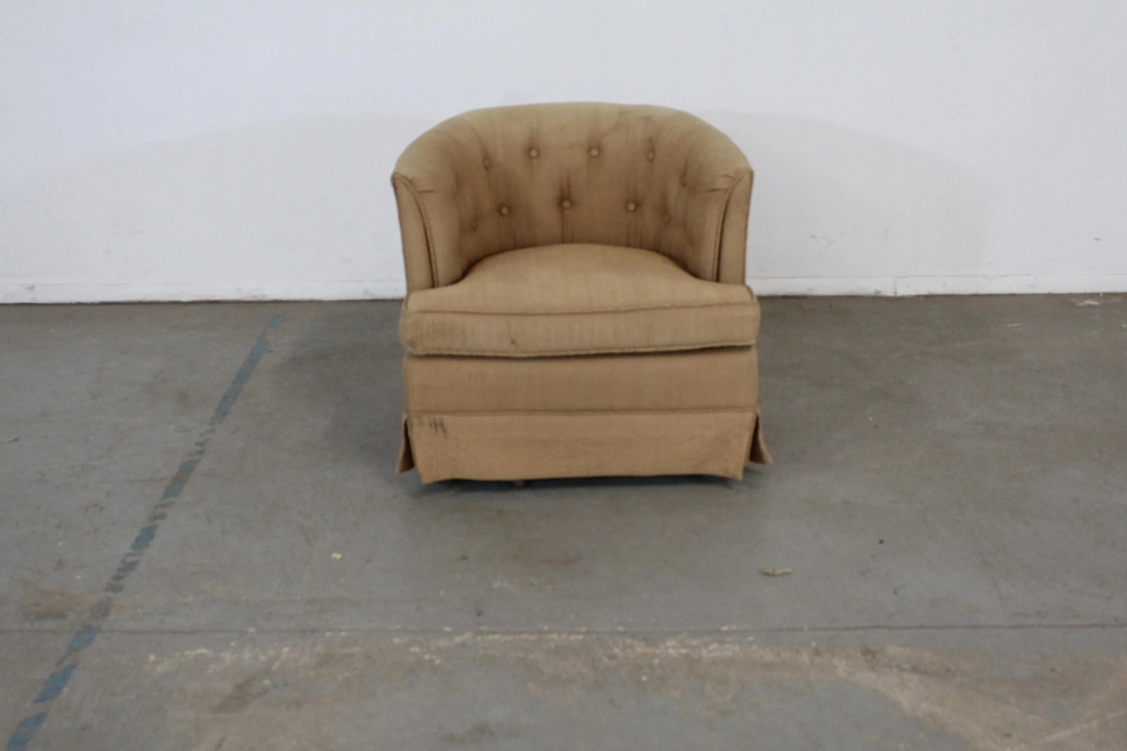 Mid-Century Modern Barrel Back Ethan Allen Swivel Club Chair - 4