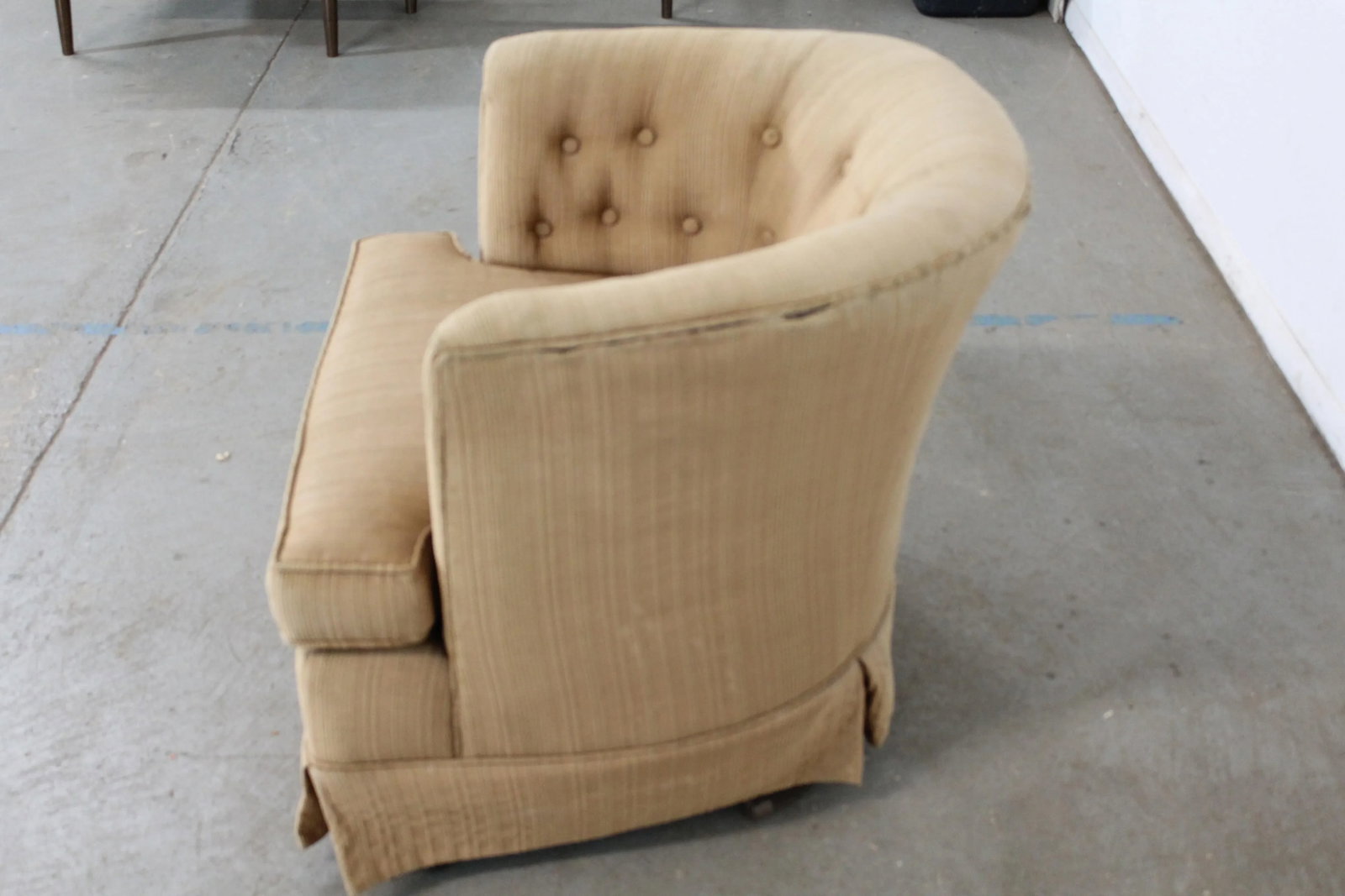 Mid-Century Modern Barrel Back Ethan Allen Swivel Club Chair - 5