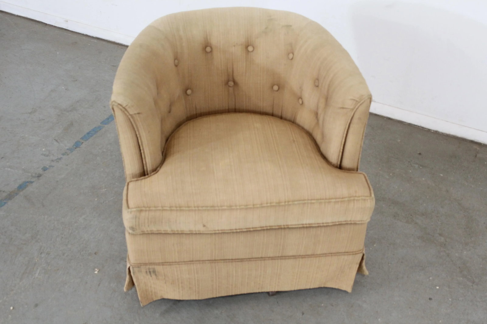 Mid-Century Modern Barrel Back Ethan Allen Swivel Club Chair - 8