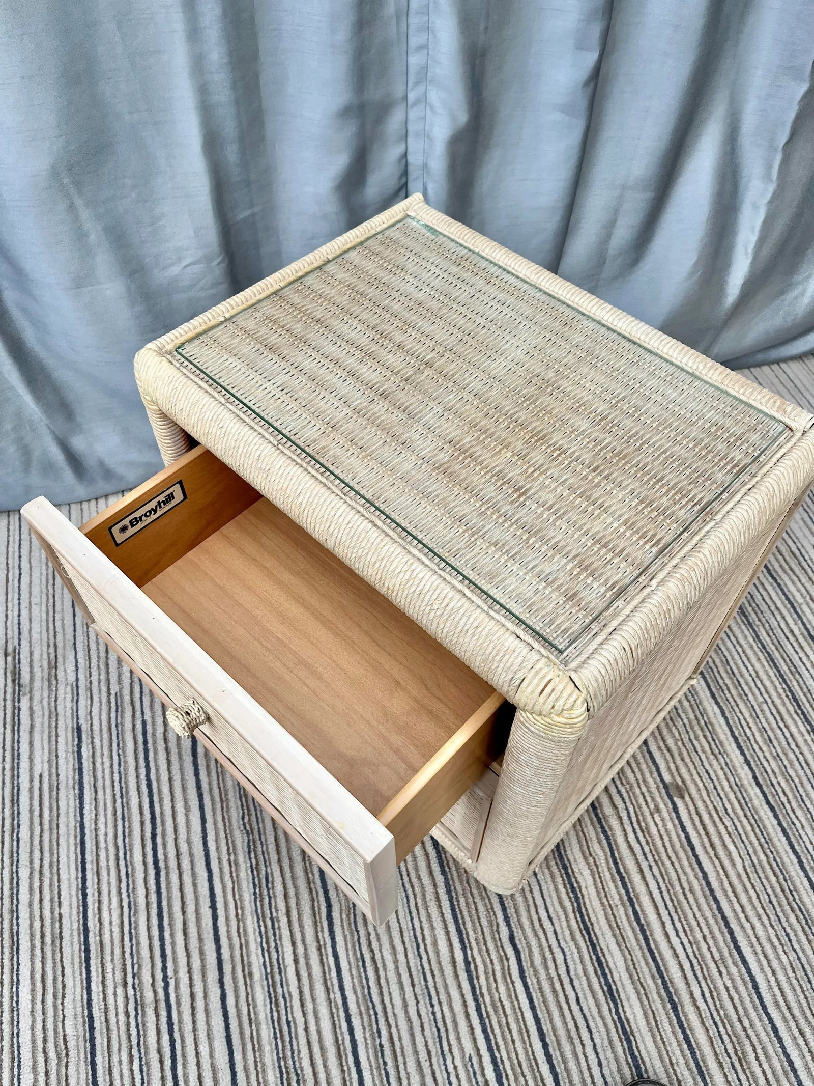 Vintage Coastal Style Wicker Nightstand by Broyhill Furniture. - 10