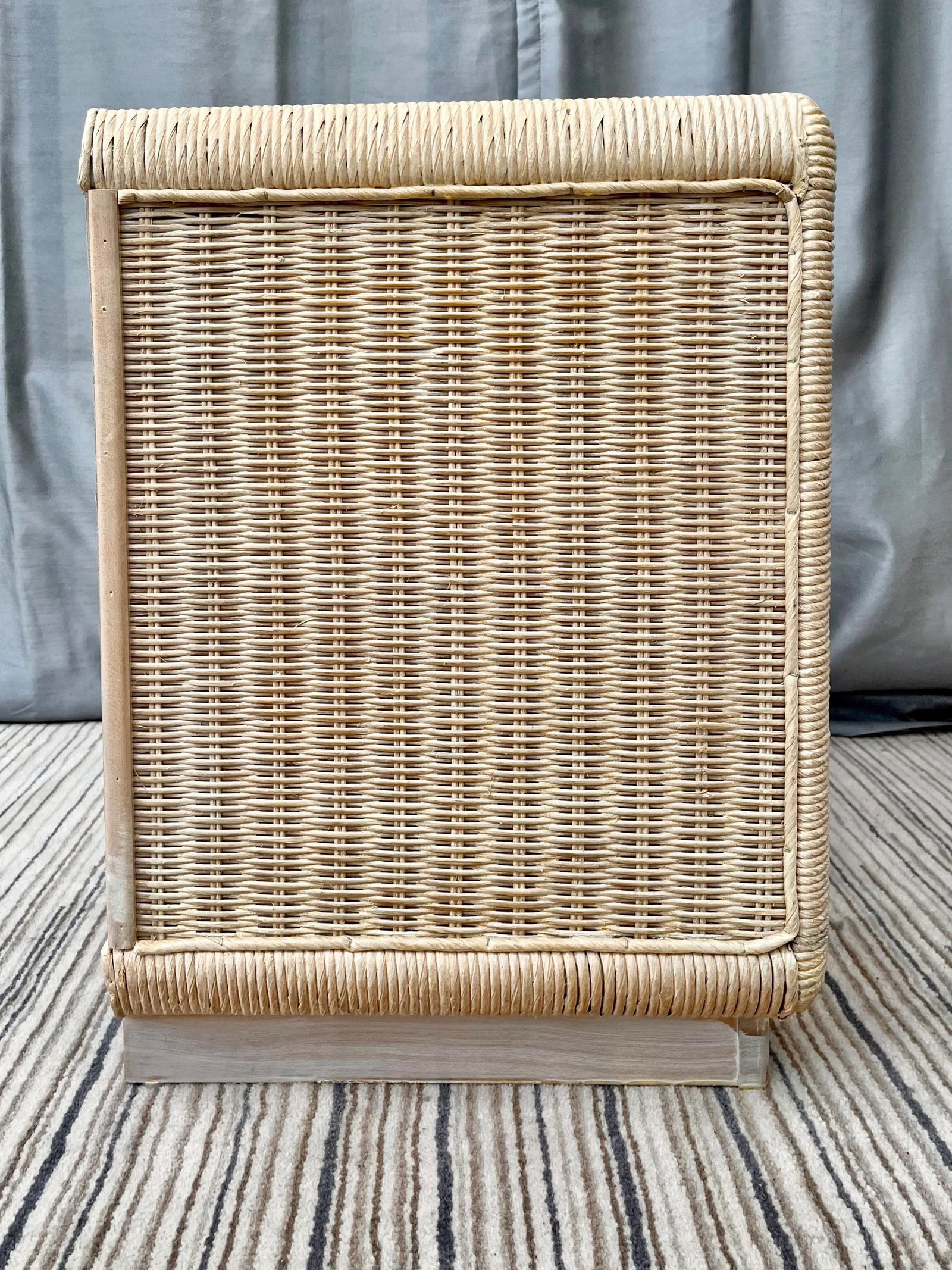 Vintage Coastal Style Wicker Nightstand by Broyhill Furniture. - 7