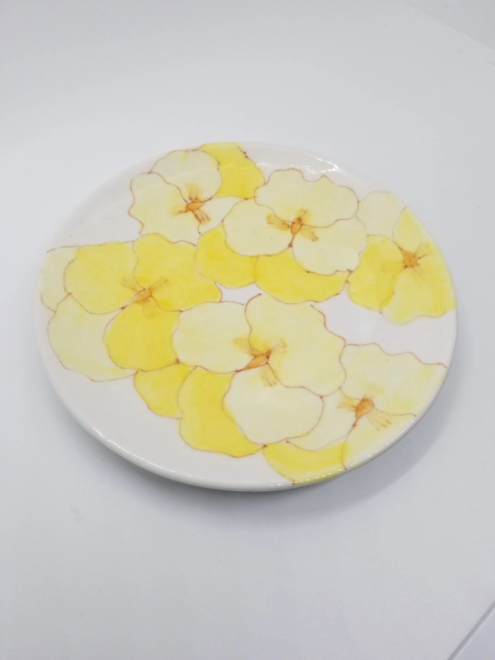 Mid-Century Hand Painted Salerno Italian Plate With Yellow Pansies by Ernestine Cannon - 3