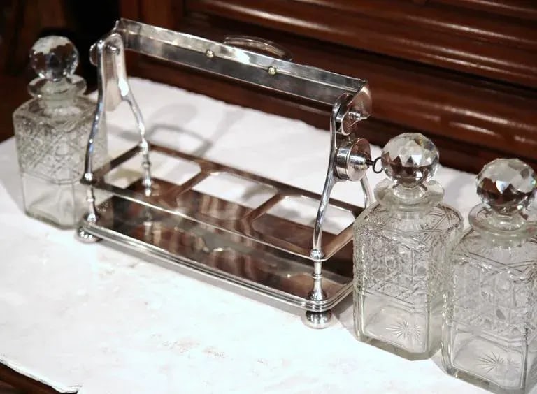 19th Century English Silver Plated 3-Carafe Tantalus With Lock Mechanism - 4