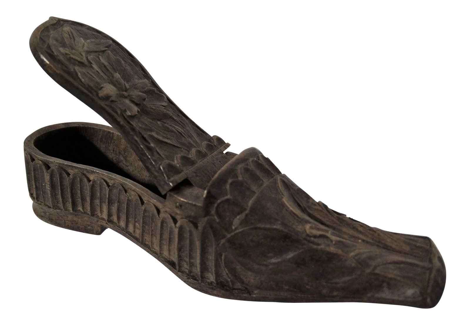 Antique Ladies Wood Snuff Shoe Box: Antique English hand carved wood ladies shoe snuff box with fine detailing, circa 1890. It is finely and intricately hand carved. This Victorian era box has a lovely color and the original old patina 