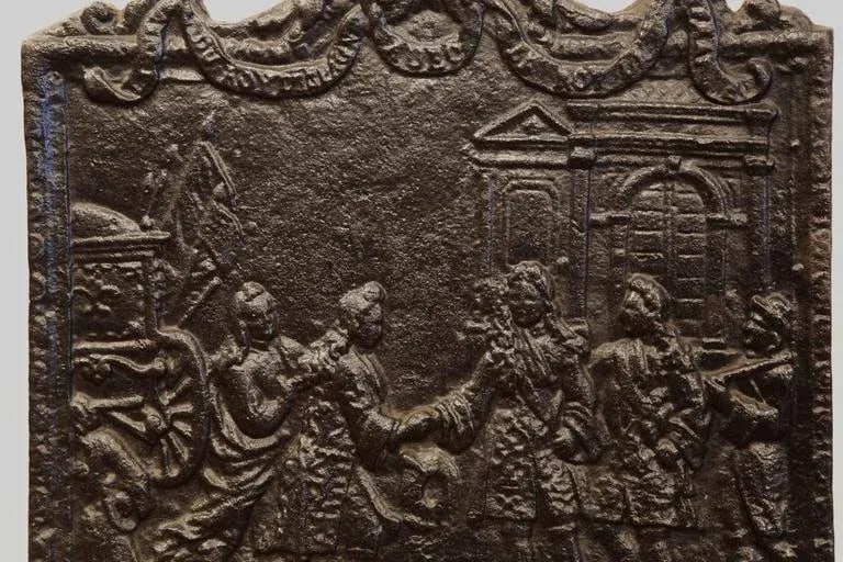 18th Century French Louis XIV Style Cast Iron Fireback With Court Scene - 4